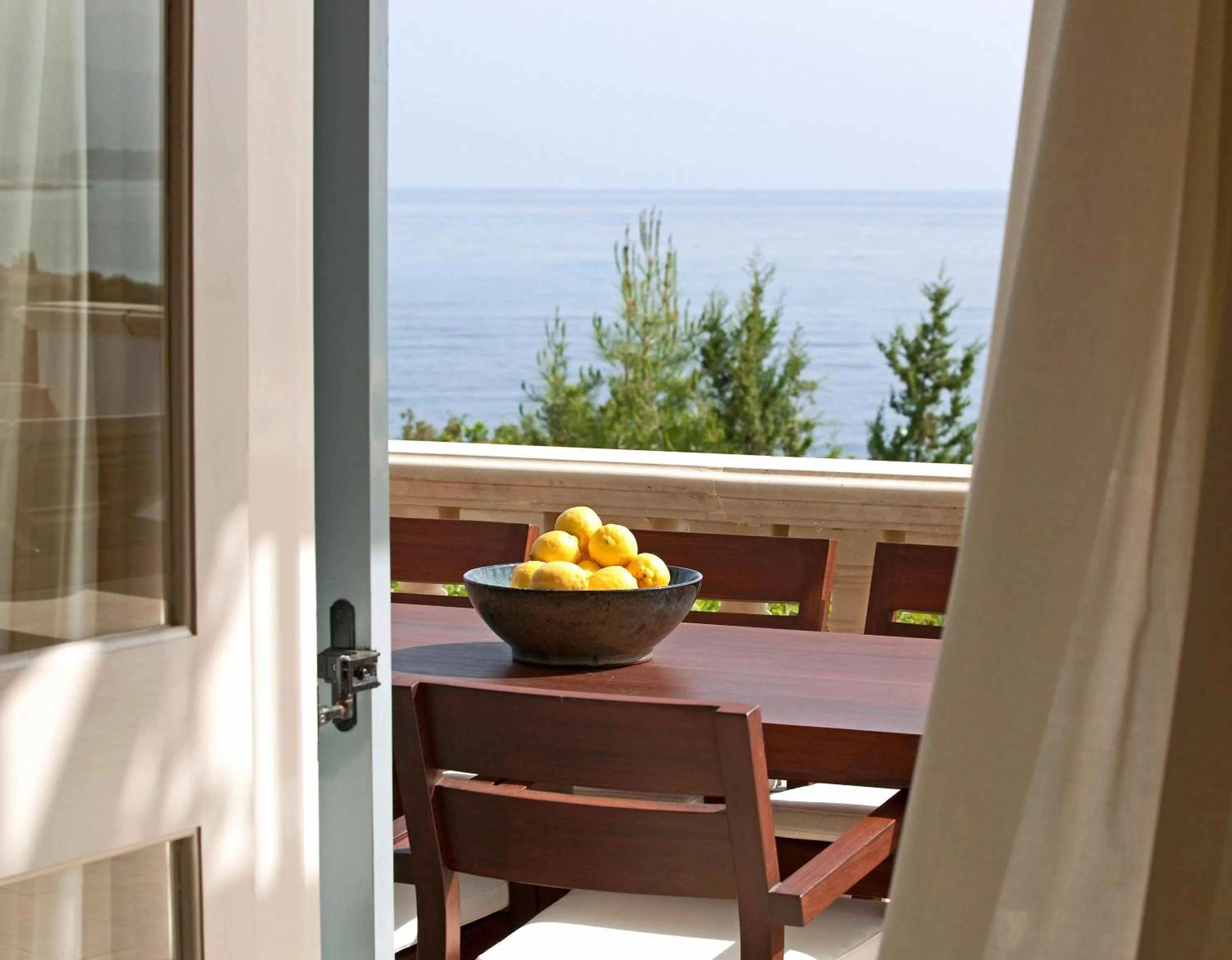 Photo of the whole room in Anassa