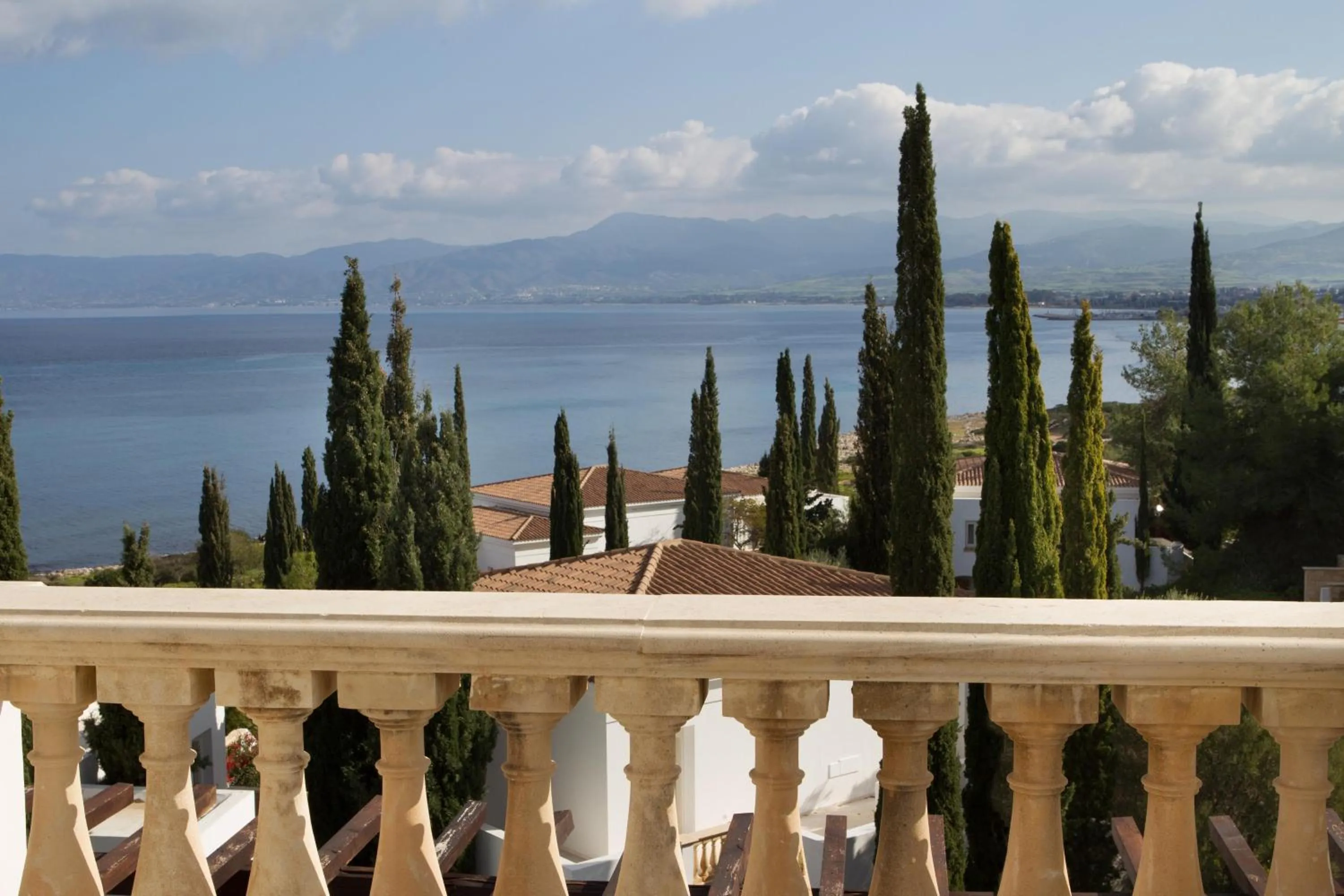 Photo of the whole room in Anassa