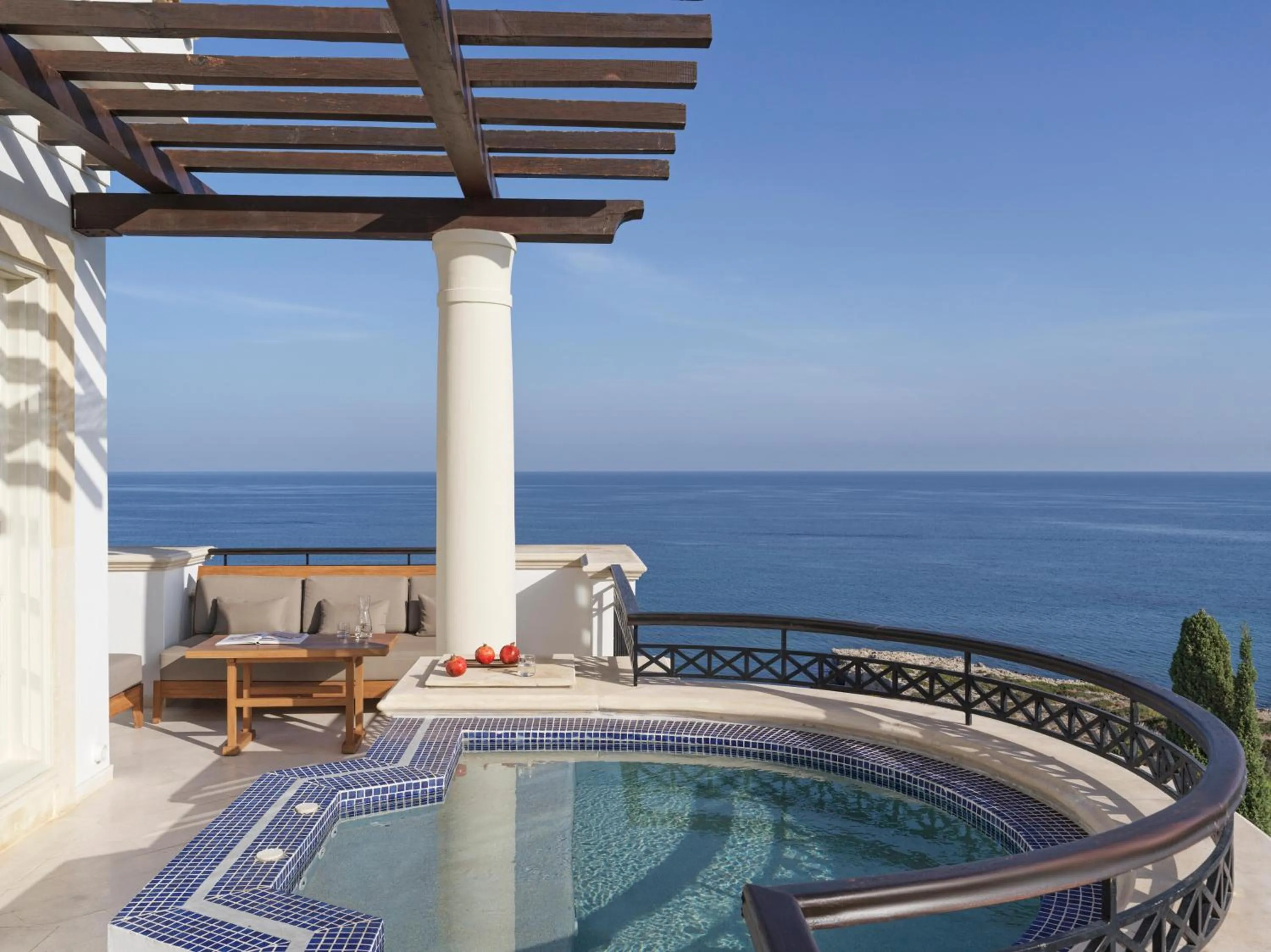 Photo of the whole room in Anassa