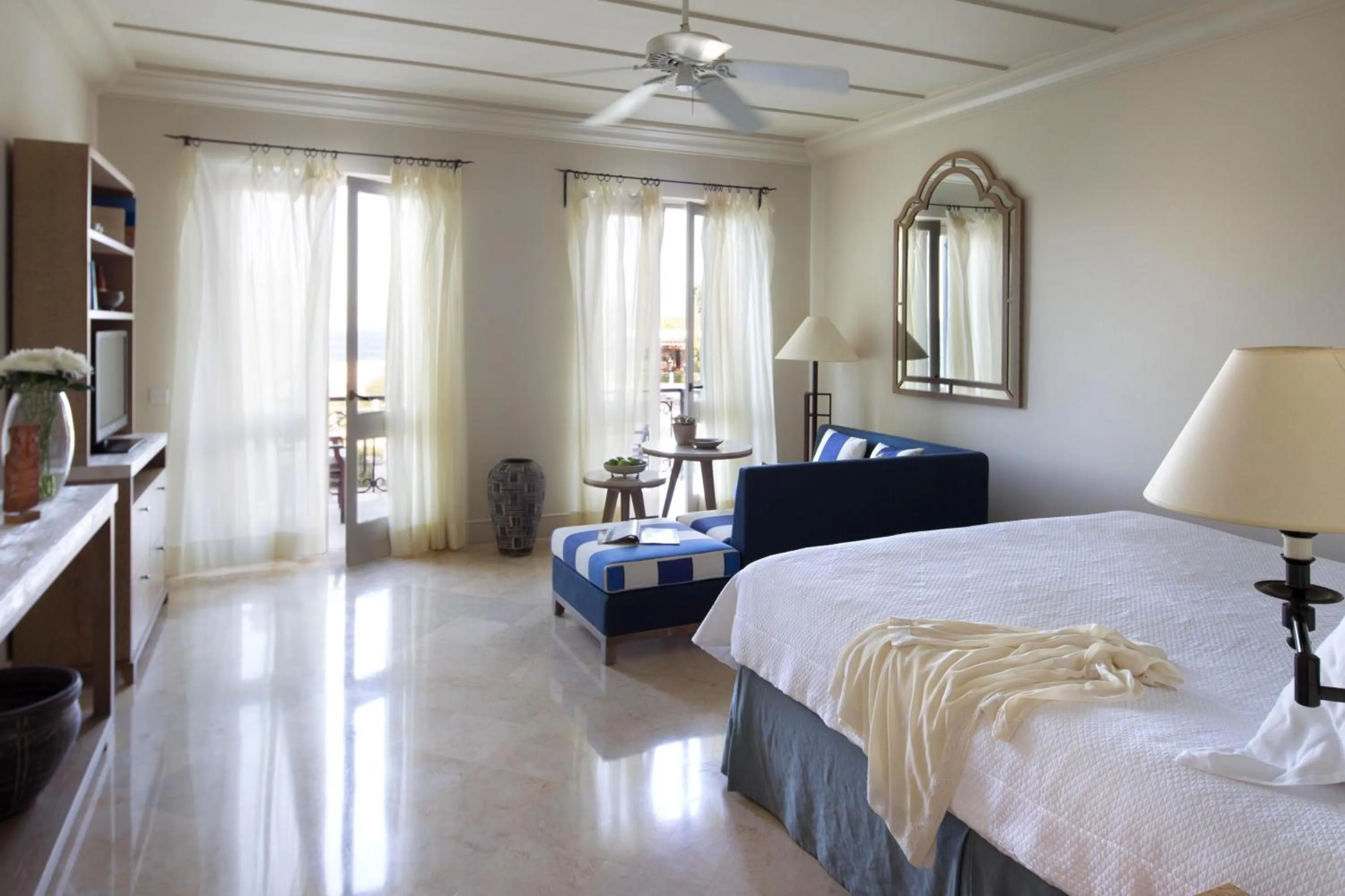 Photo of the whole room, Bed in Anassa