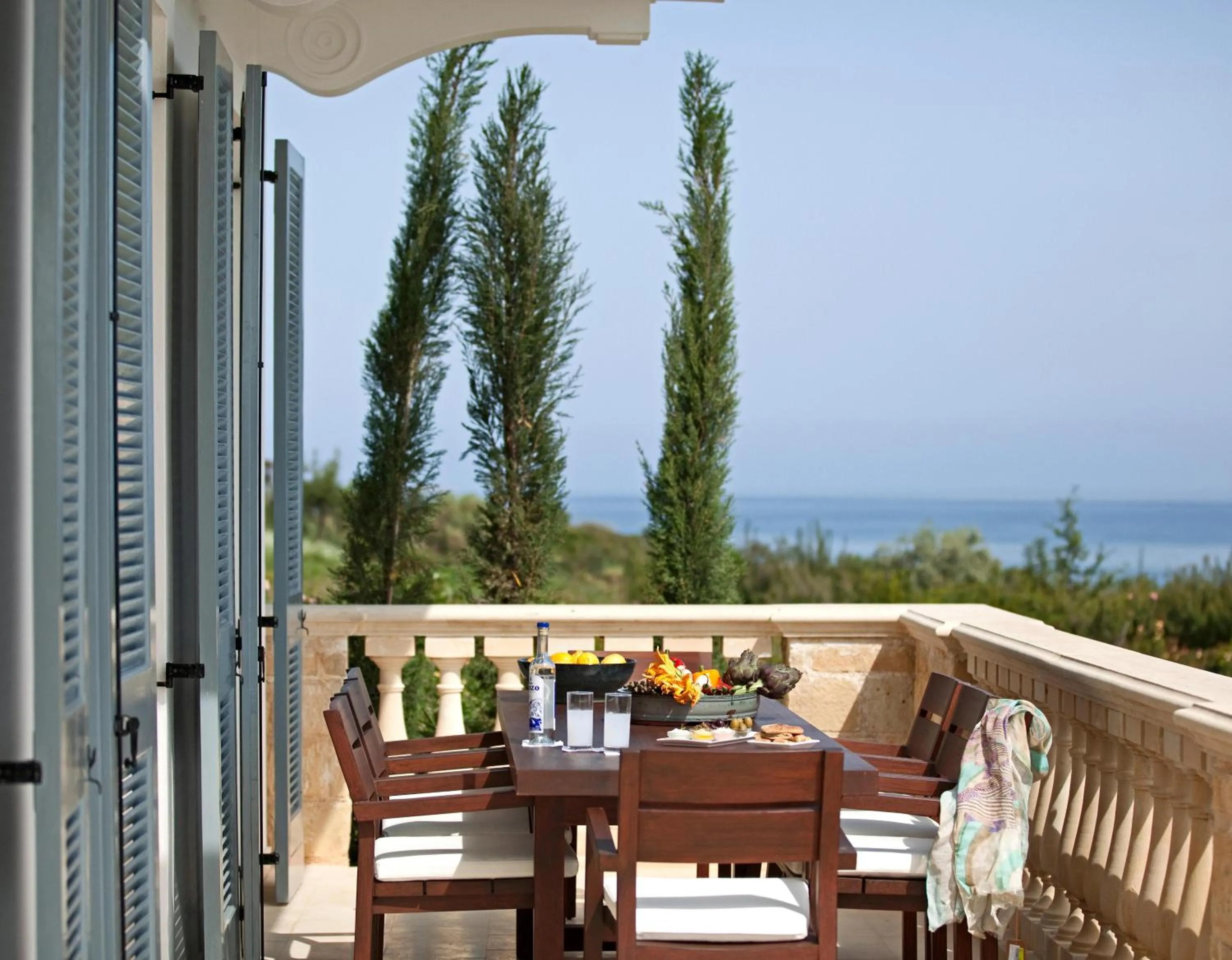 Photo of the whole room in Anassa