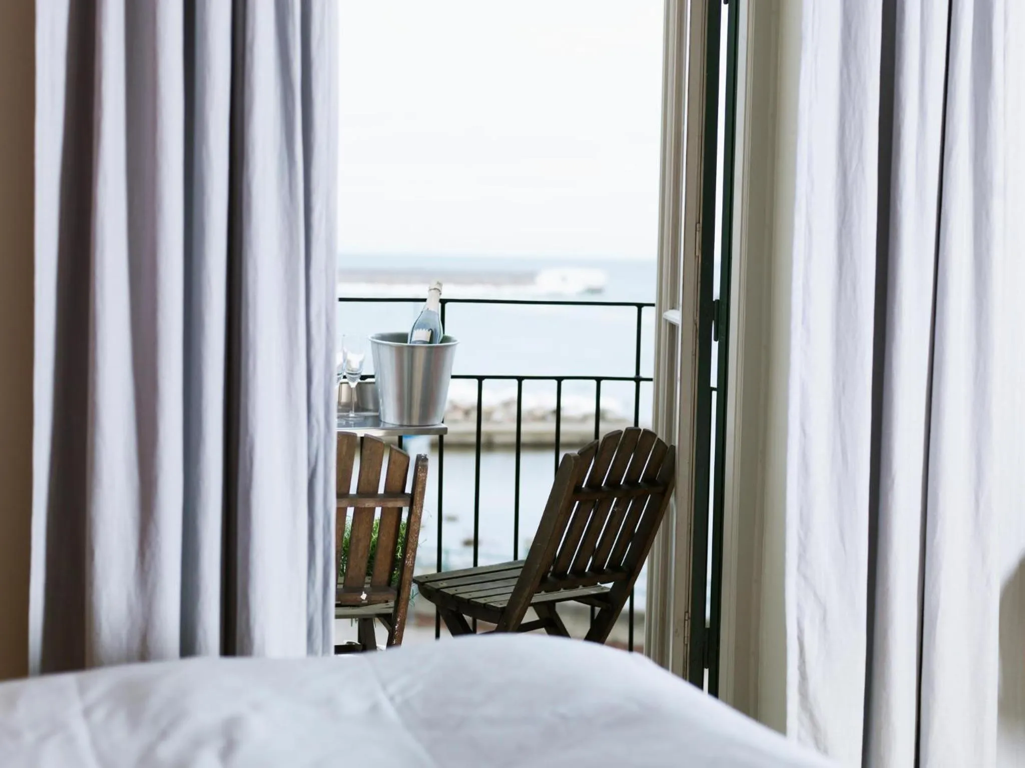 Day, Bed in Maritim Hotell & Krog