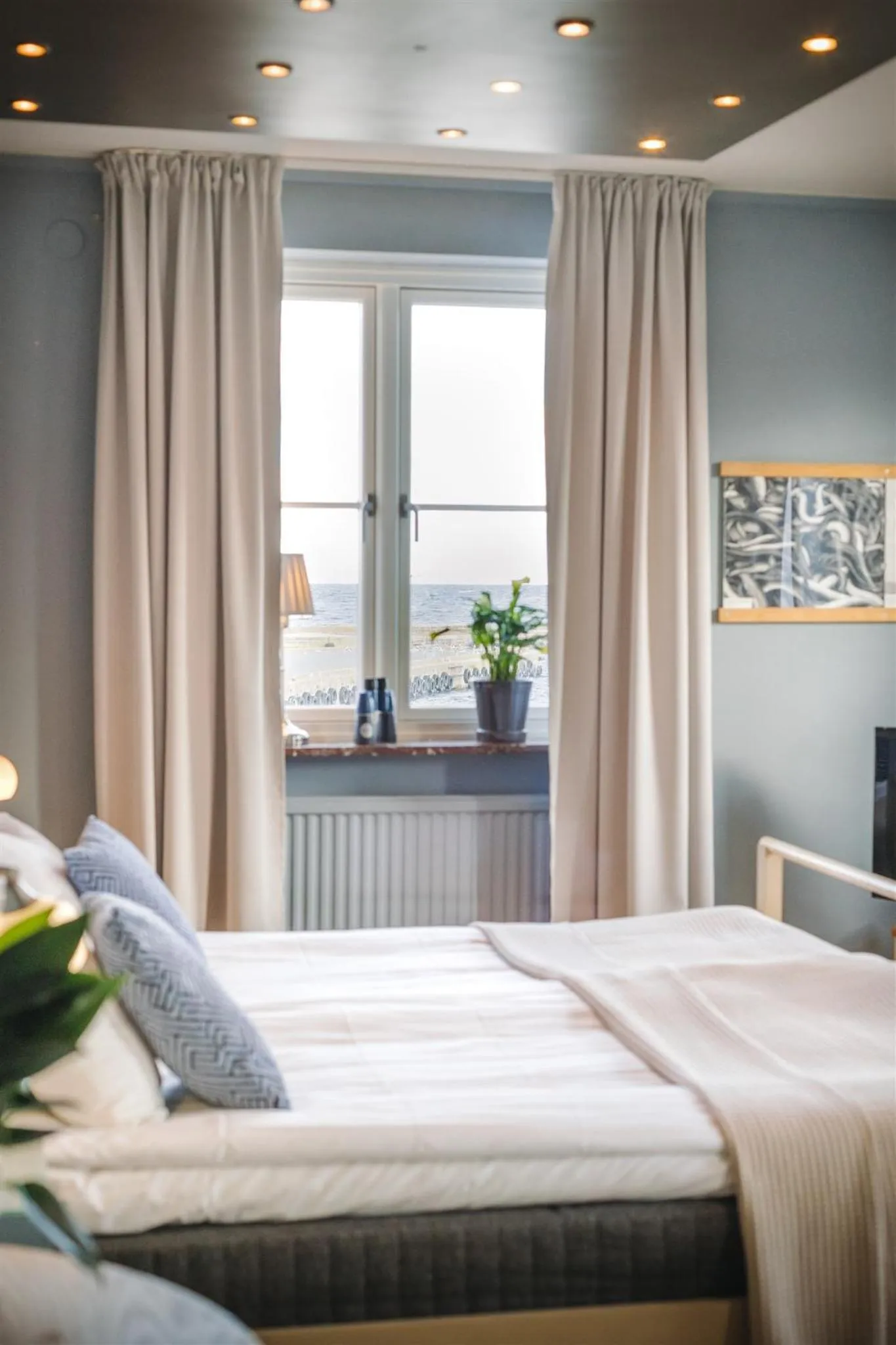 Property building, Bed in Maritim Hotell & Krog