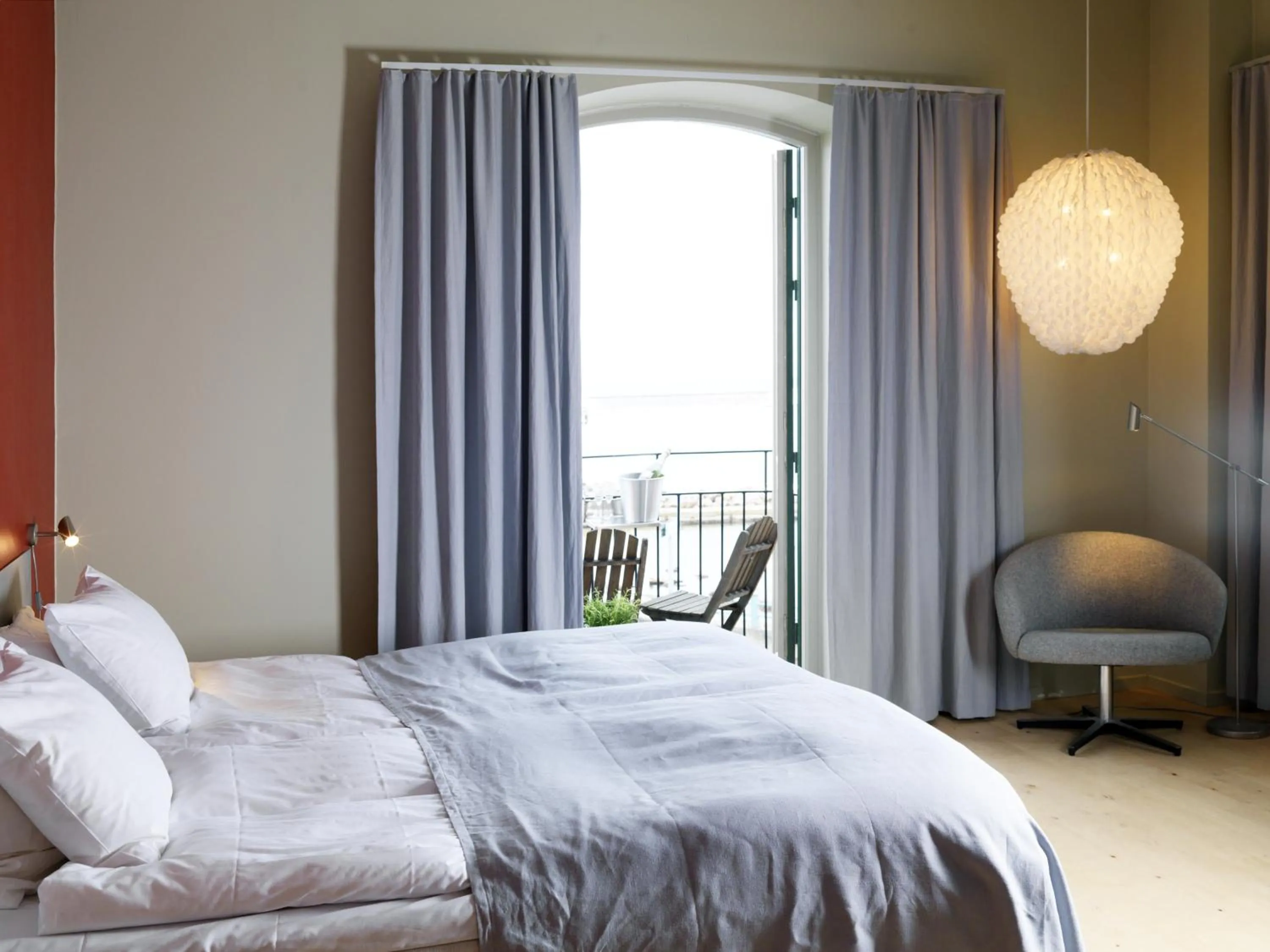 Bed in Maritim Hotell & Krog