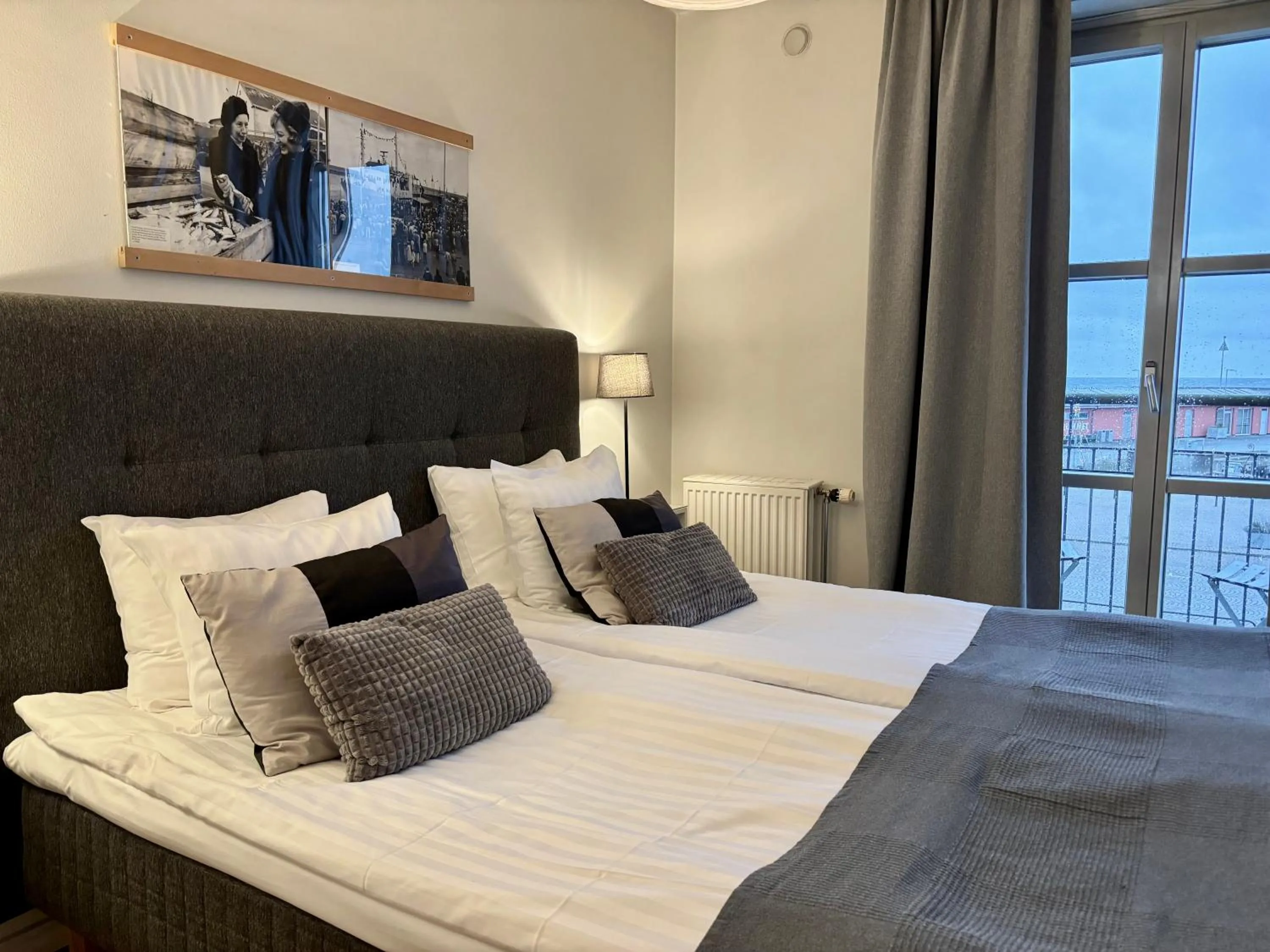 Property building, Bed in Maritim Hotell & Krog