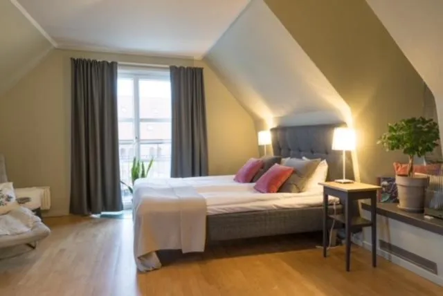 Property building, Bed in Maritim Hotell & Krog