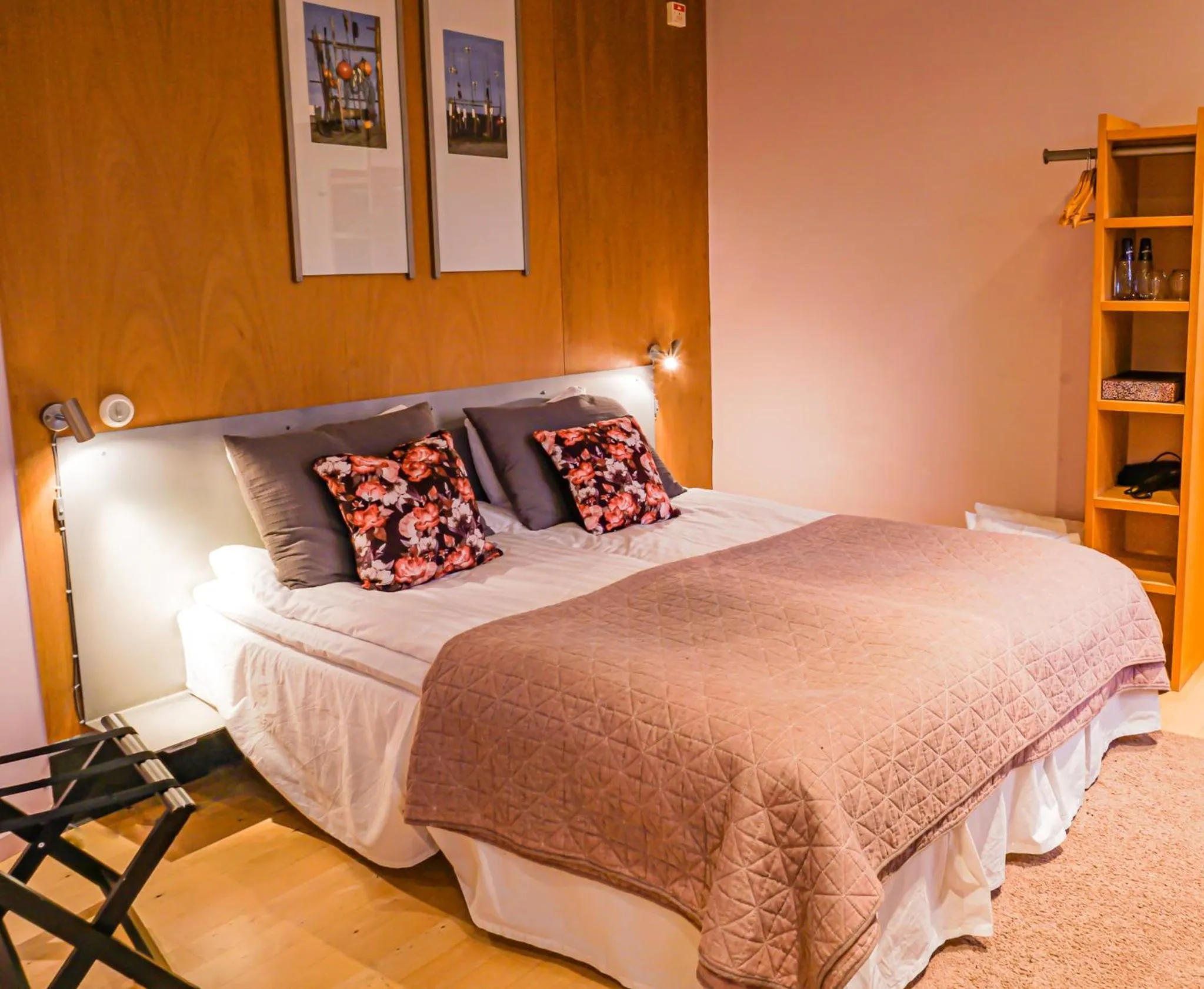 Bed in Maritim Hotell & Krog