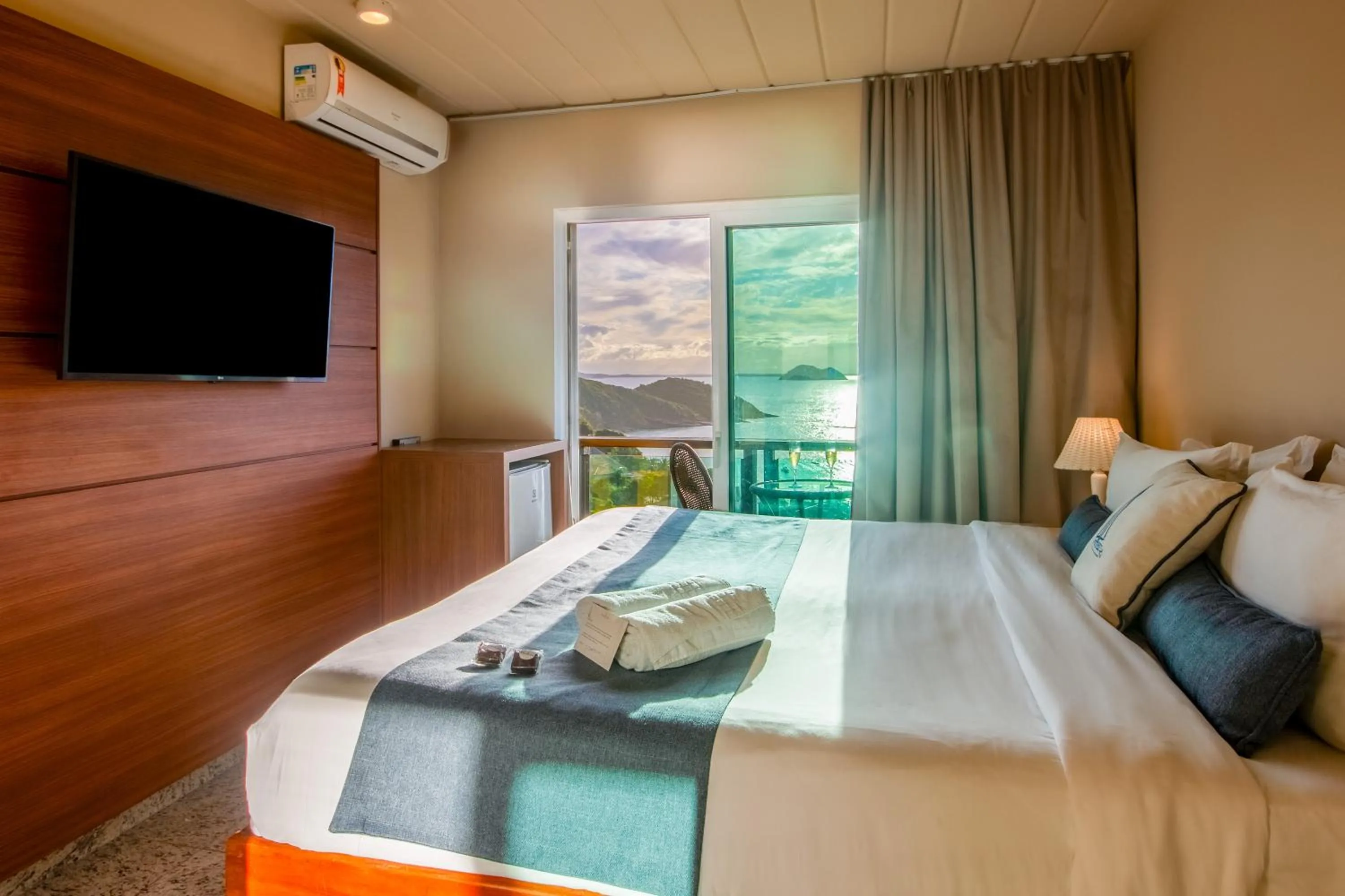 View (from property/room), Bed in Buzios Mar Hotel