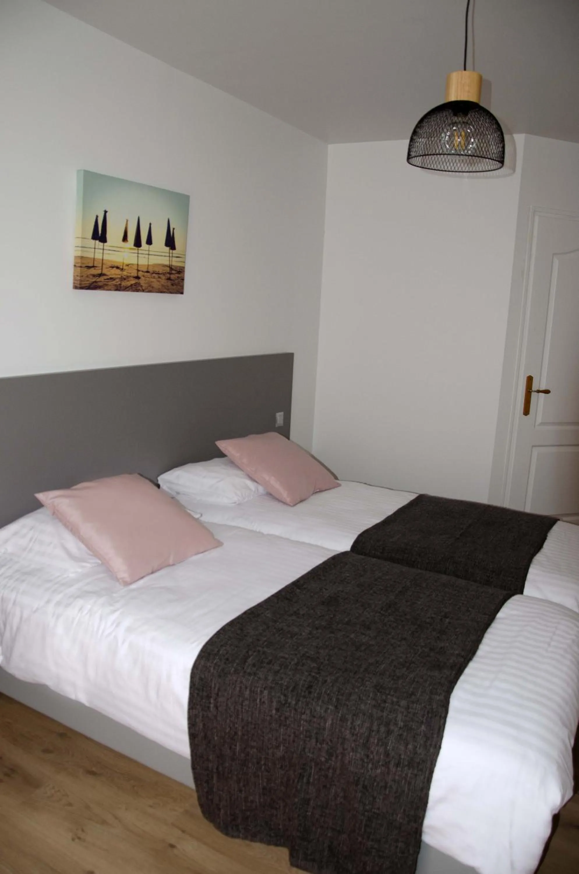 Bed in Hotel Aux Rochers de l'Ocean