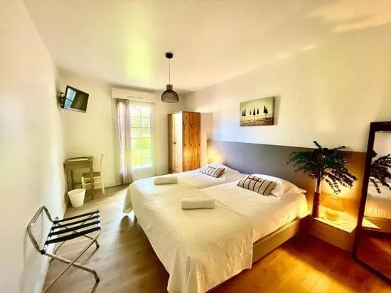 Photo of the whole room in Hotel Aux Rochers de l'Ocean