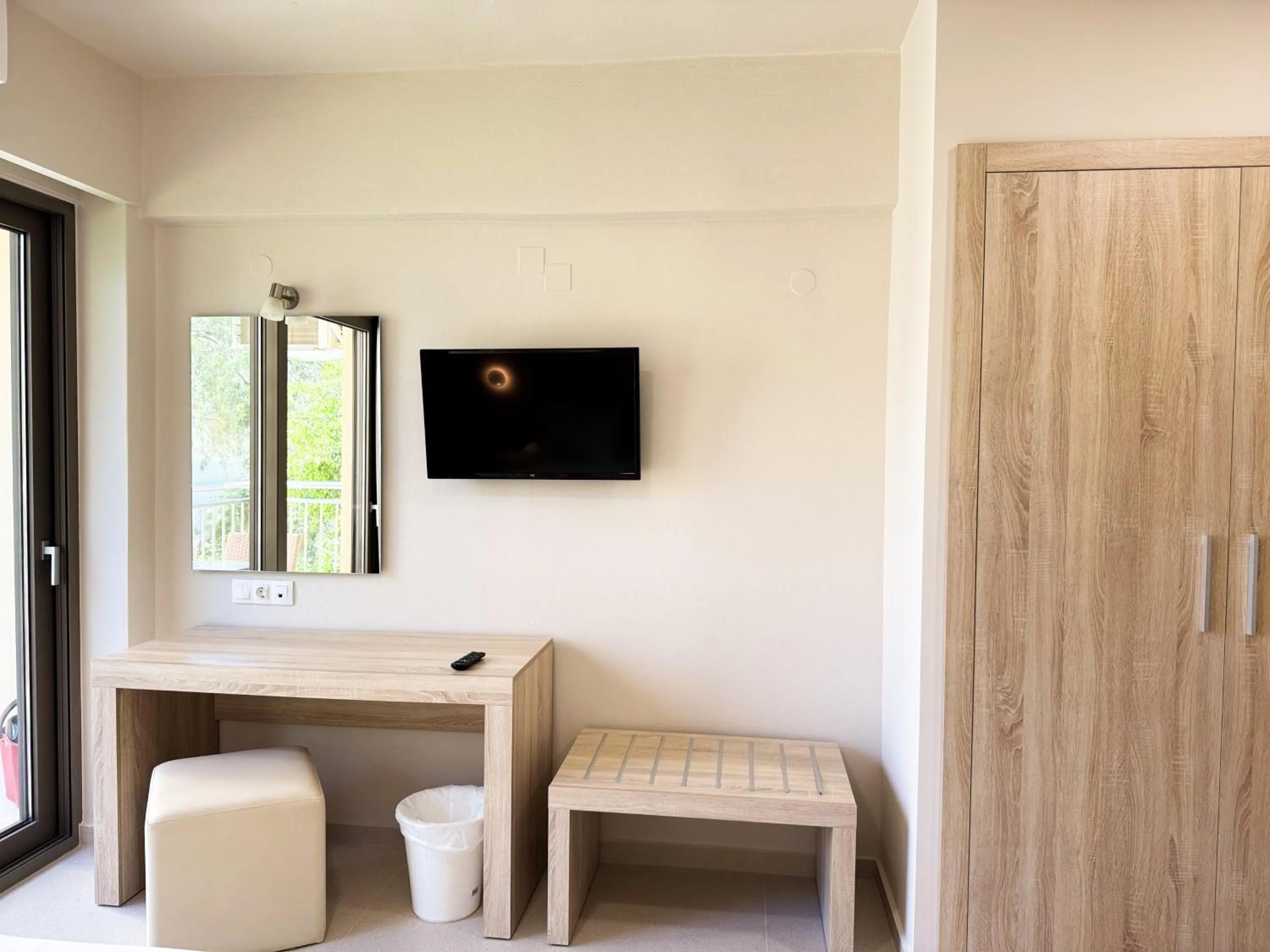 Acropolis Apartments