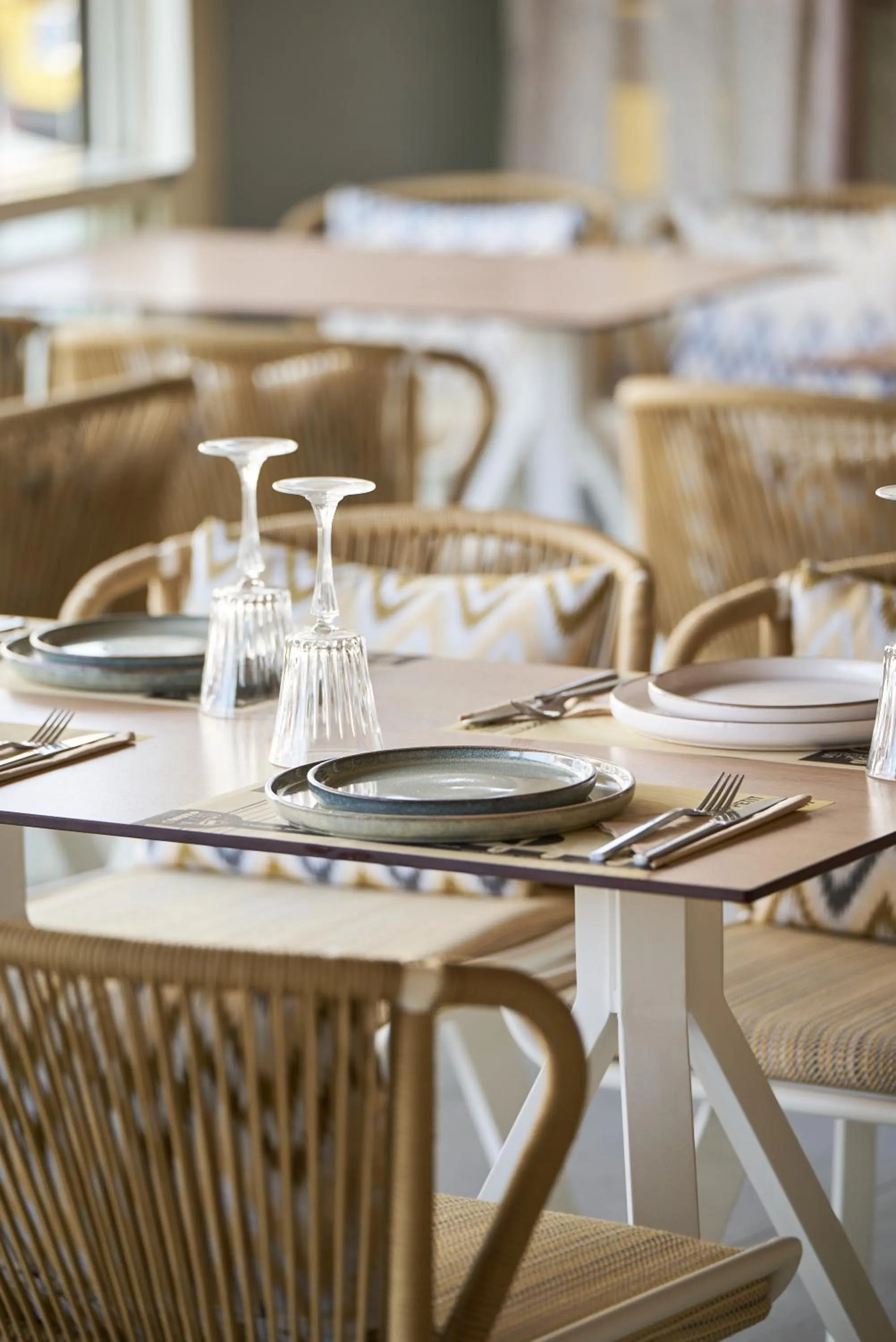 Restaurant/places to eat in Acropolis Apartments