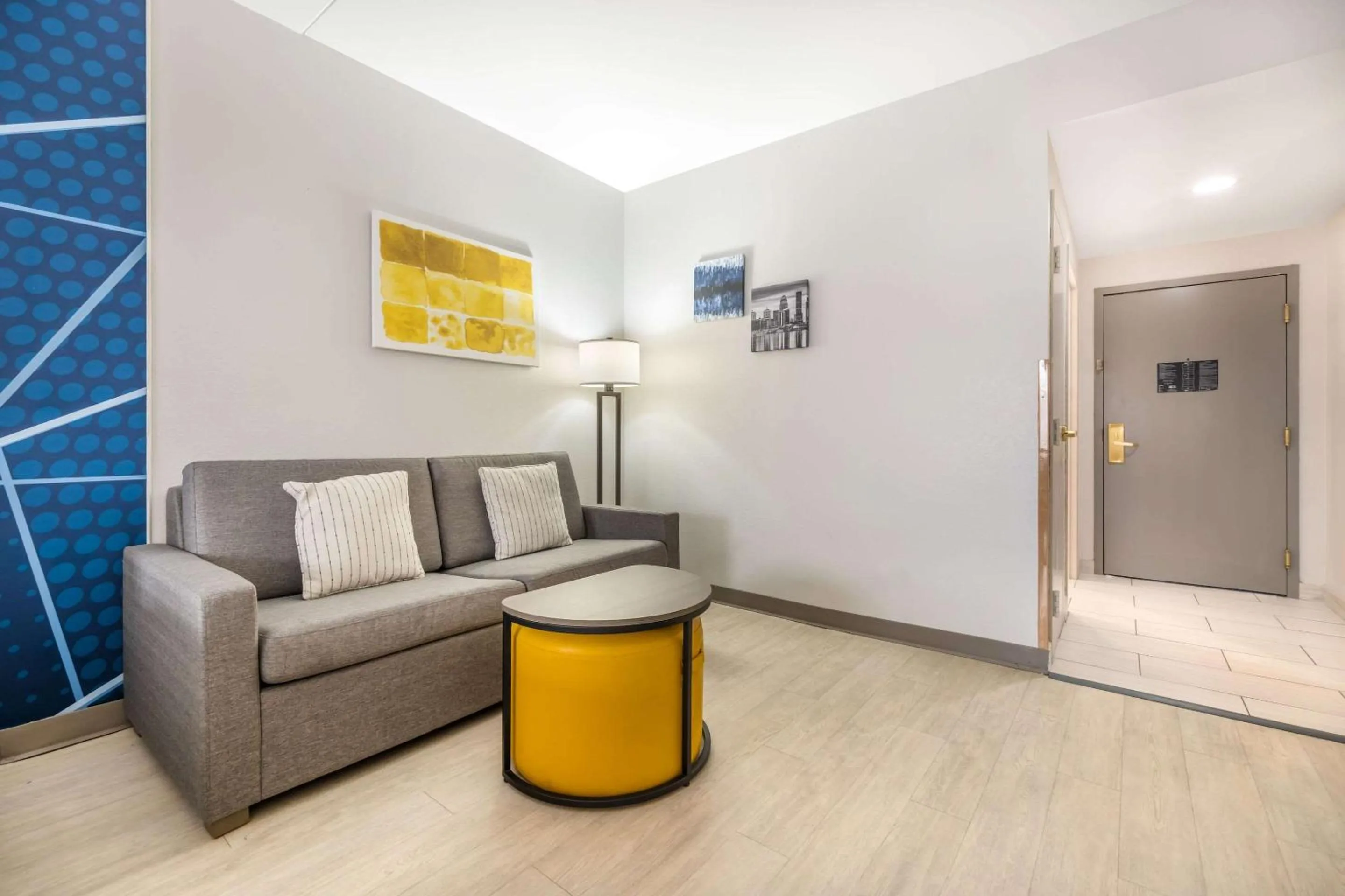 Bedroom in Comfort Suites Louisville Airport