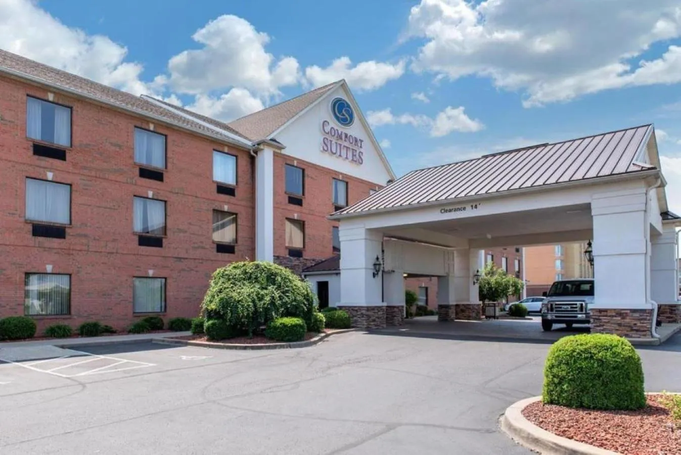 Property building in Comfort Suites Louisville Airport