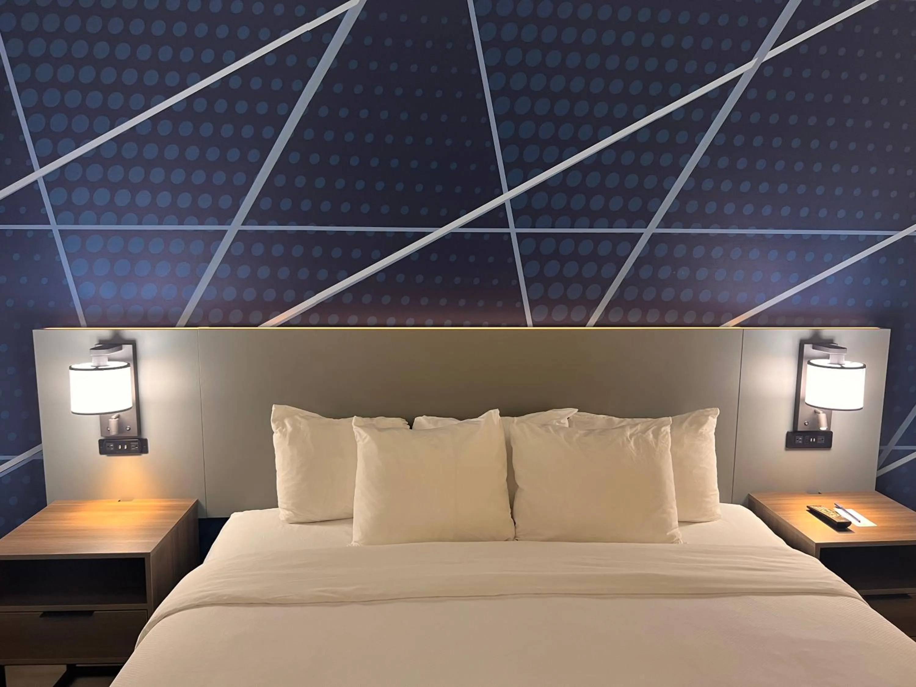 Bed in Comfort Suites Louisville Airport