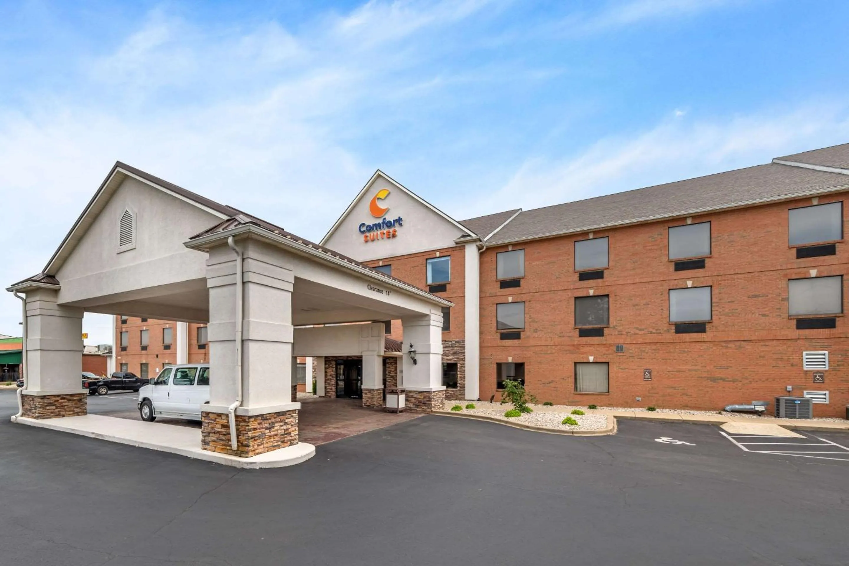 Property building in Comfort Suites Louisville Airport