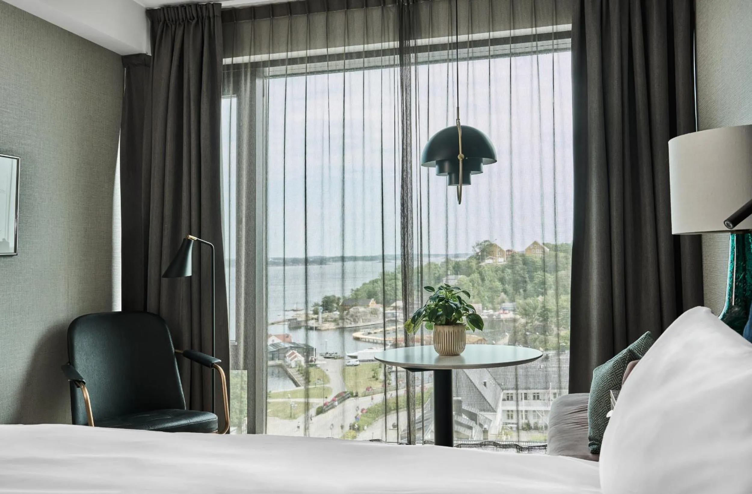 Seating area, Bed in Radisson Blu Caledonien Hotel, Kristiansand