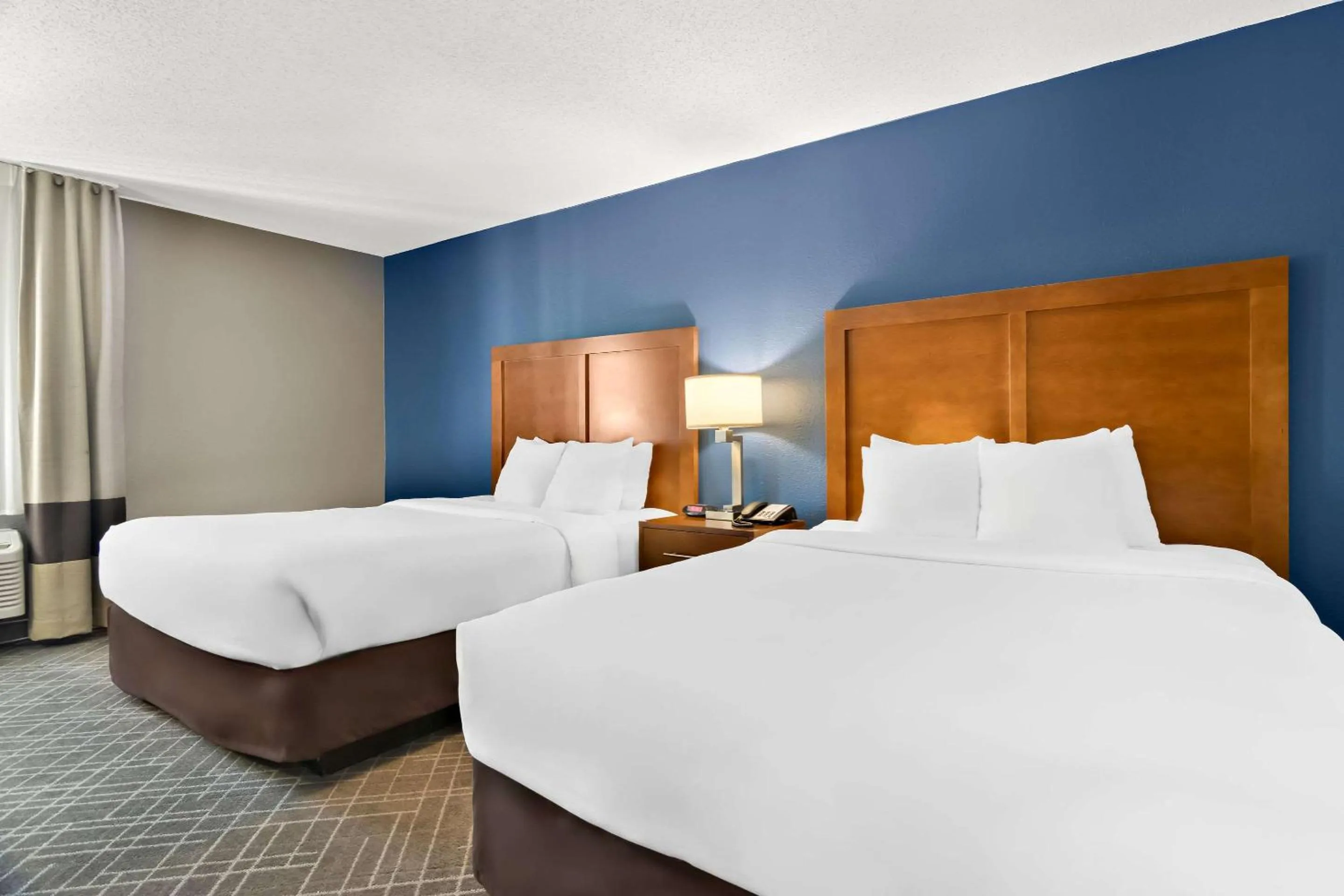 Bedroom, Bed in Comfort Inn Joliet West I-80