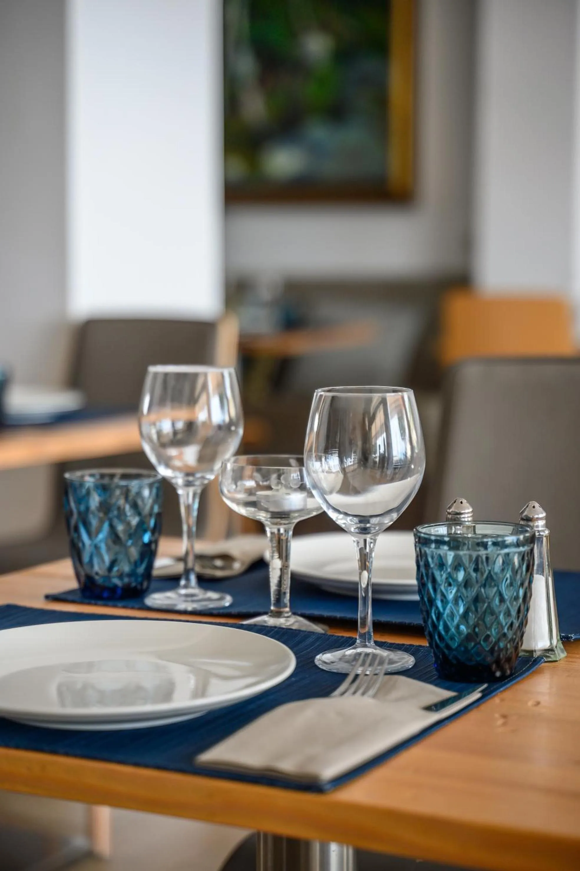 Restaurant/places to eat in Hotel Marina