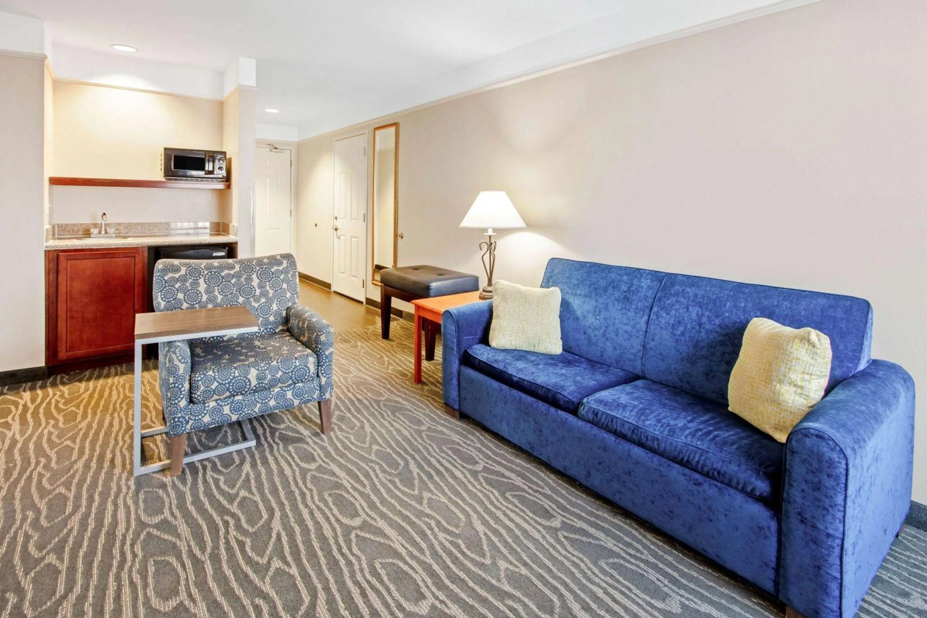 Photo of the whole room in La Quinta by Wyndham Ruidoso Downs