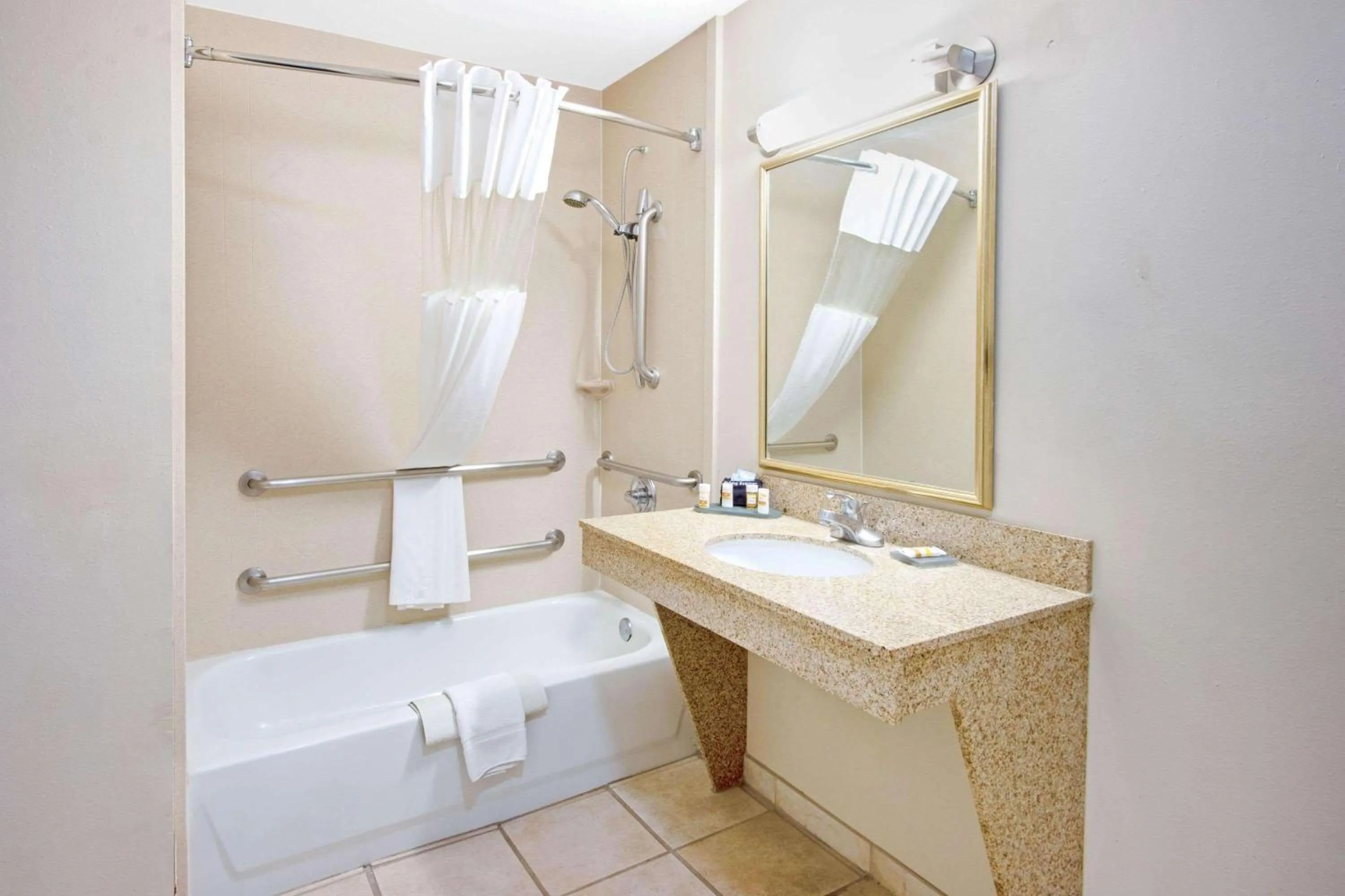 Bathroom in La Quinta by Wyndham Ruidoso Downs