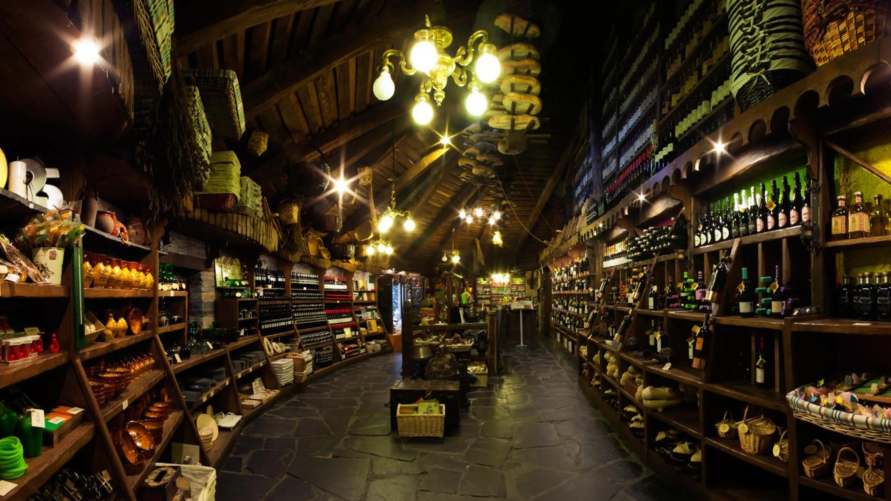 On-site shops in La Moncloa de San Lazaro