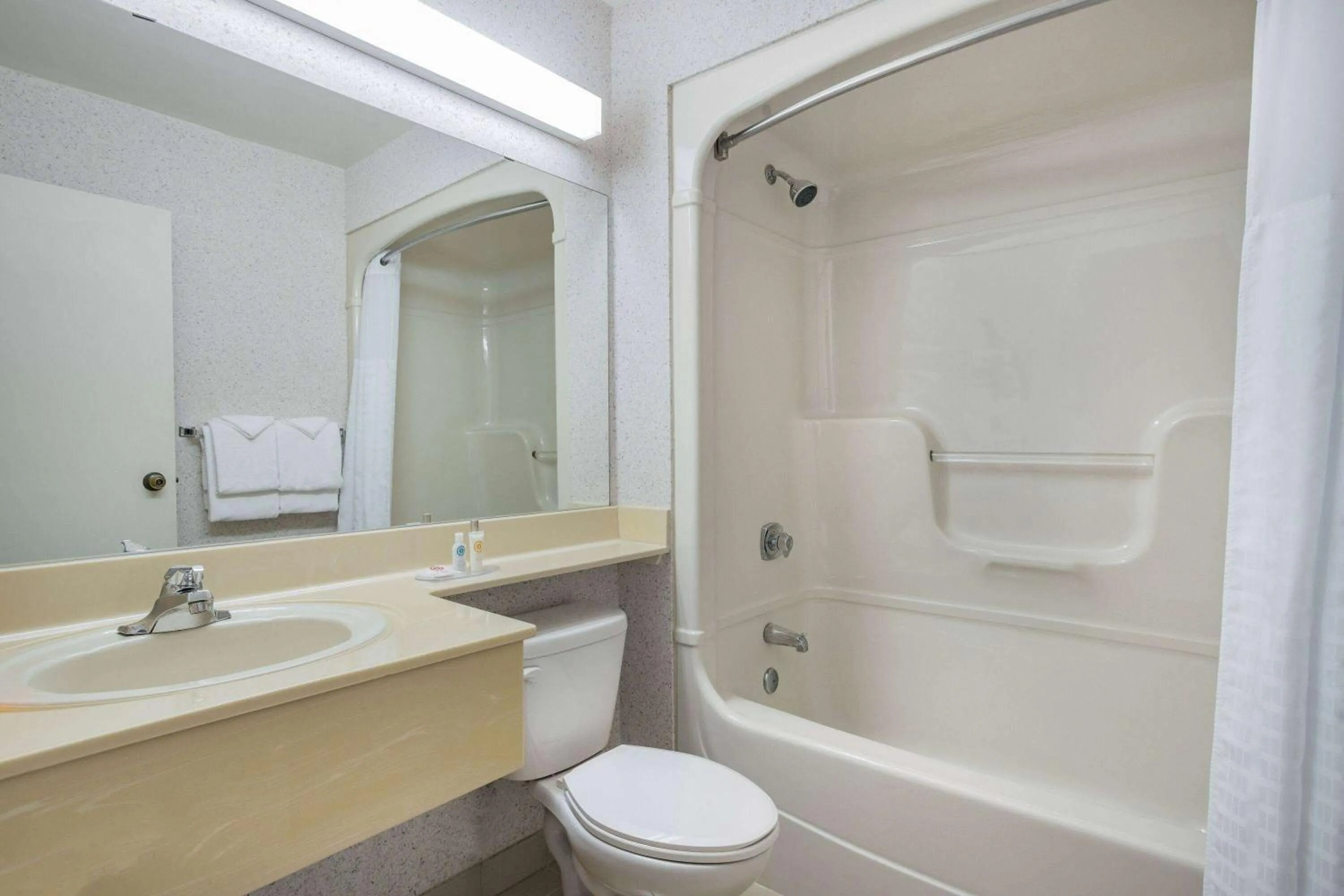 TV and multimedia in Travelodge by Wyndham Bridgewater