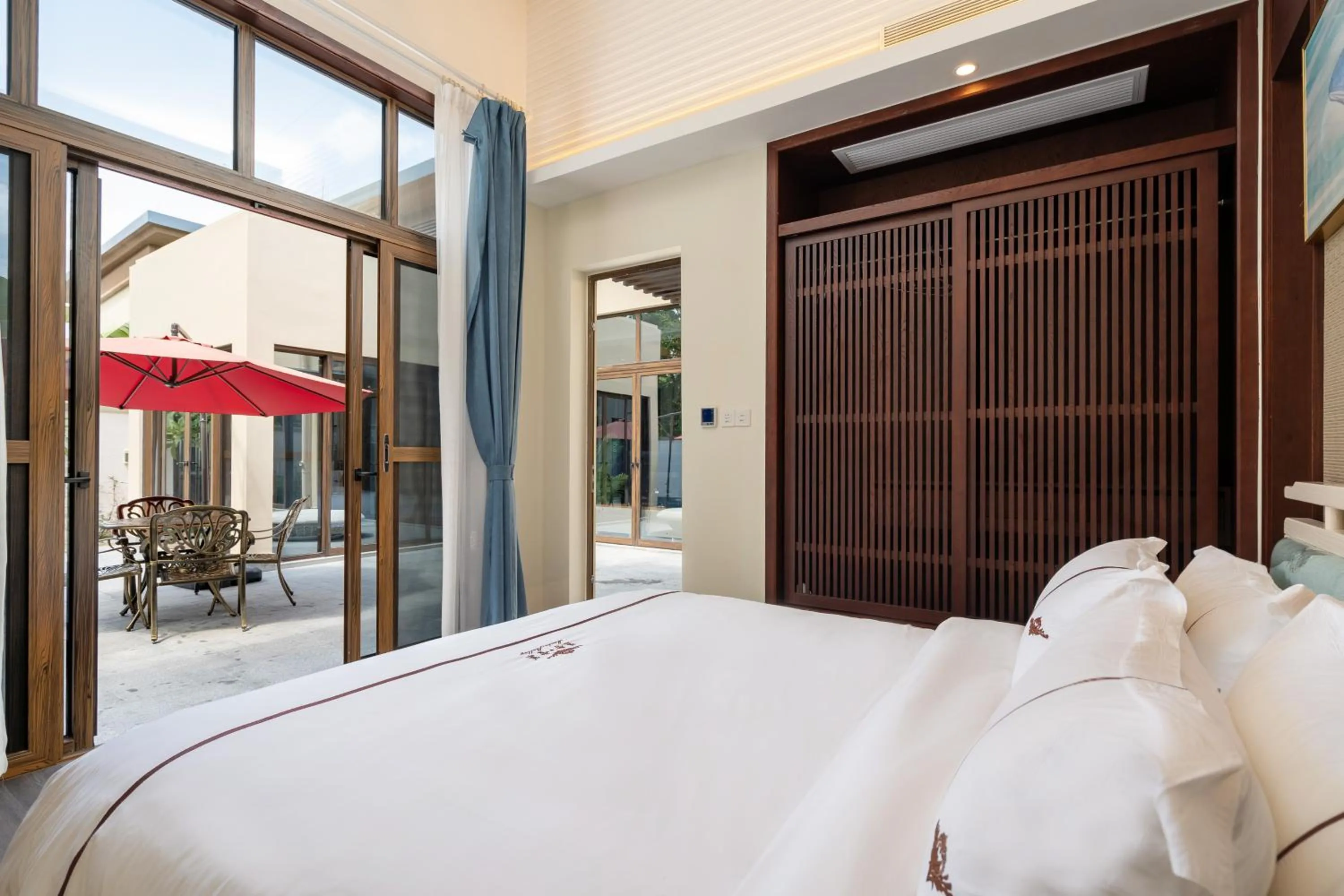 Bed in Iccssi Villa Haitang Bay Sanya