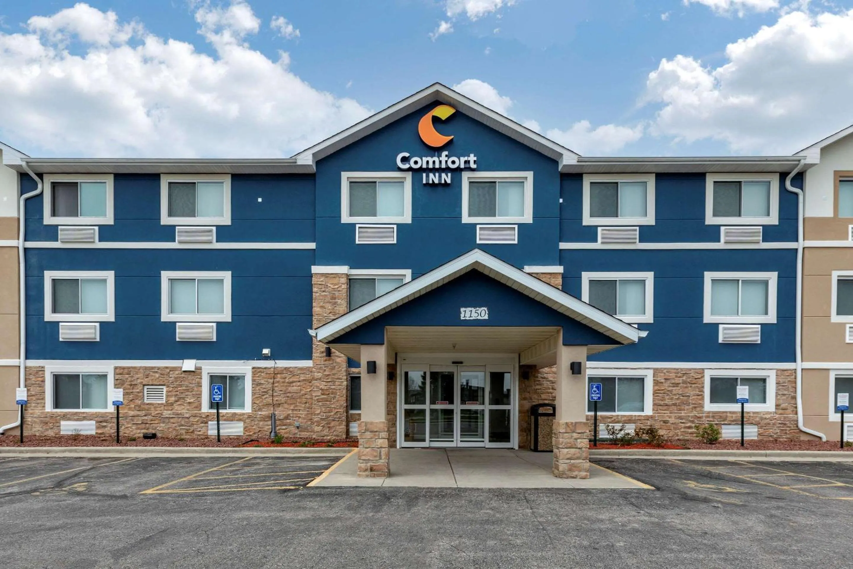 Property building in Comfort Inn Mount Pleasant - Racine