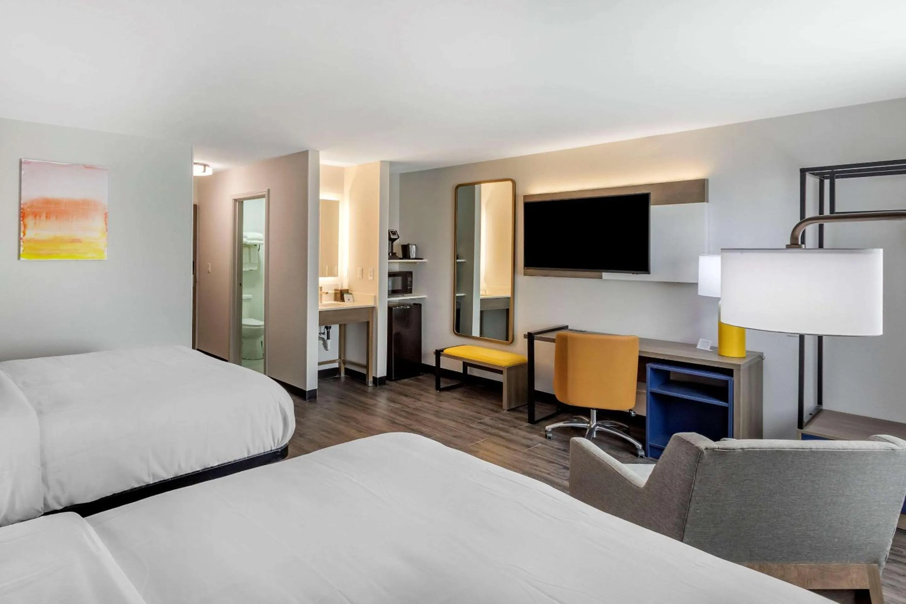 Photo of the whole room, Bed in Comfort Inn Mount Pleasant - Racine