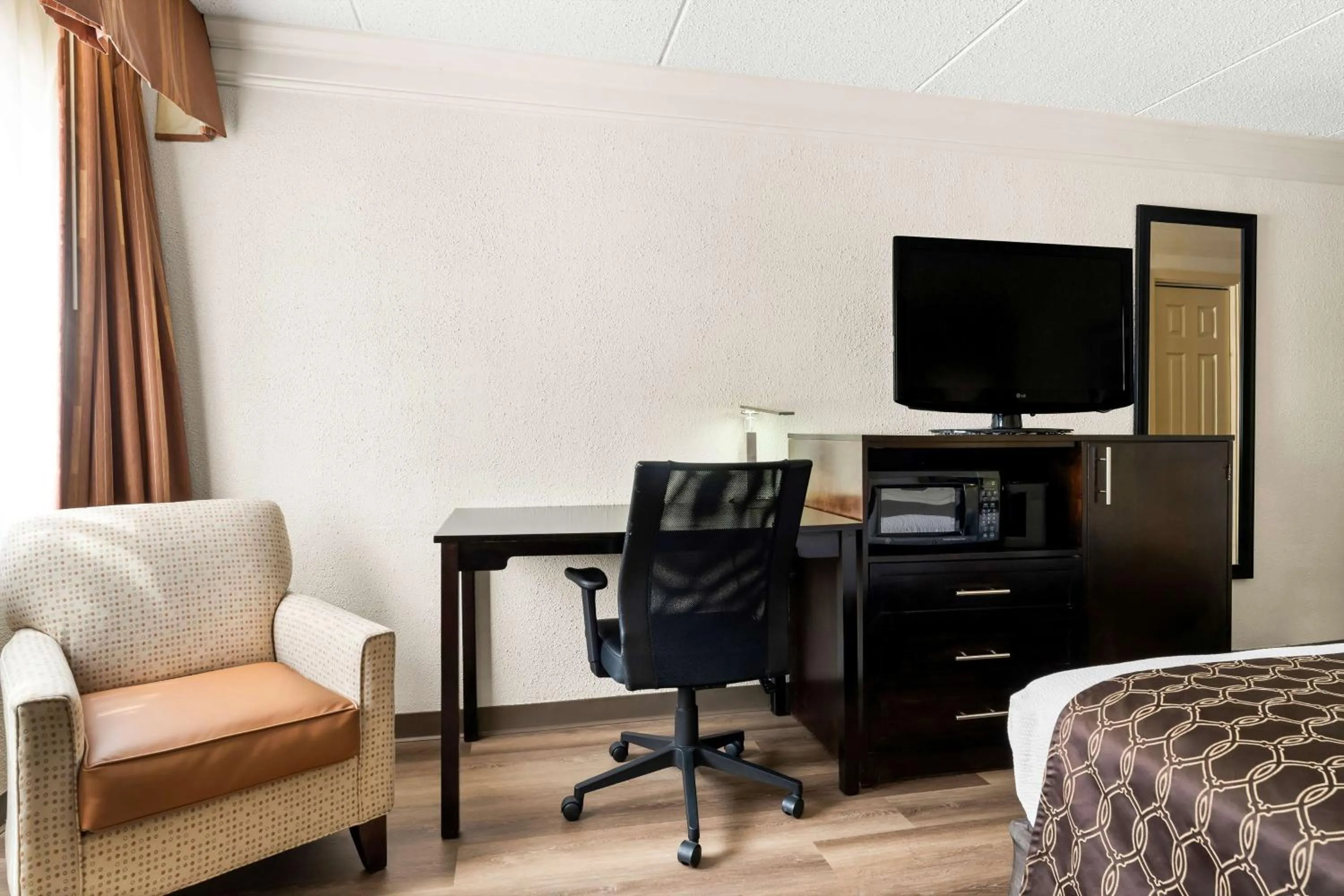 Bedroom in Best Western Riverside Inn