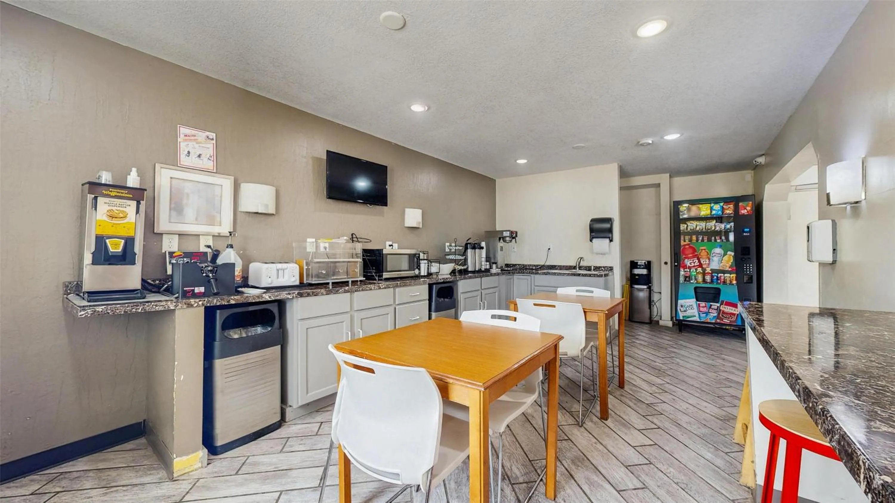 Breakfast in Red Lion Inn & Suites Olathe Kansas City