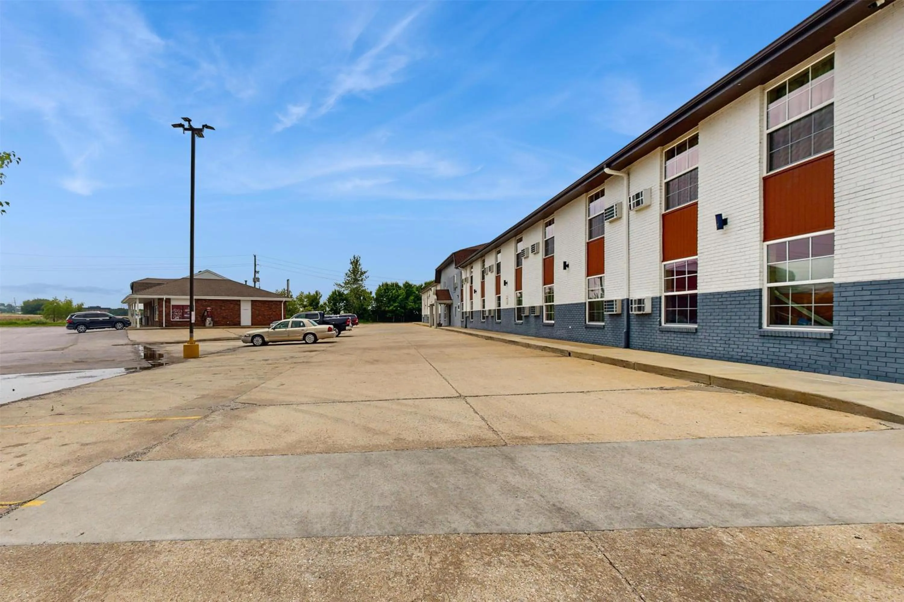 Property building in Red Lion Inn & Suites Olathe Kansas City