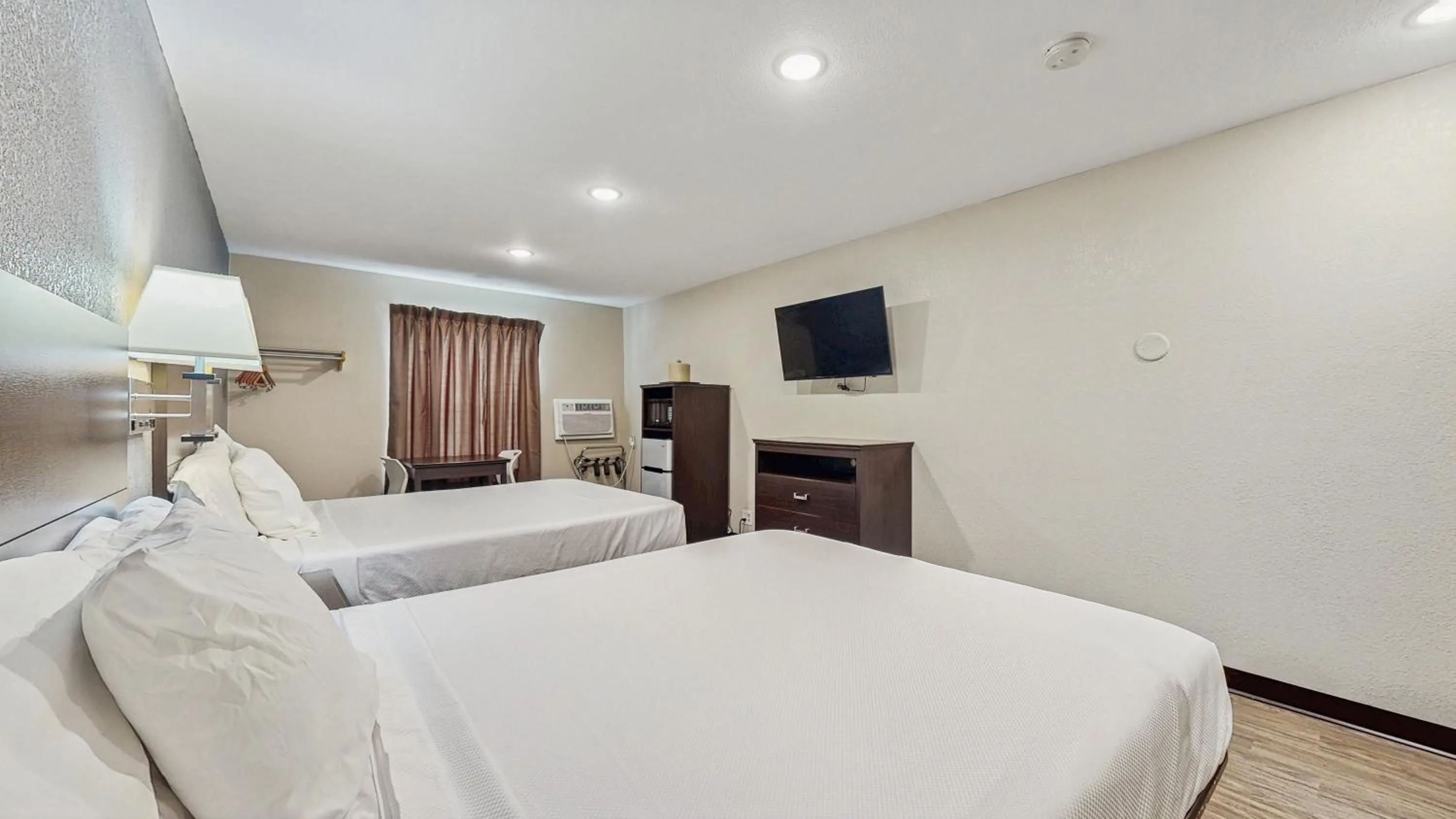 Bed in Red Lion Inn & Suites Olathe Kansas City