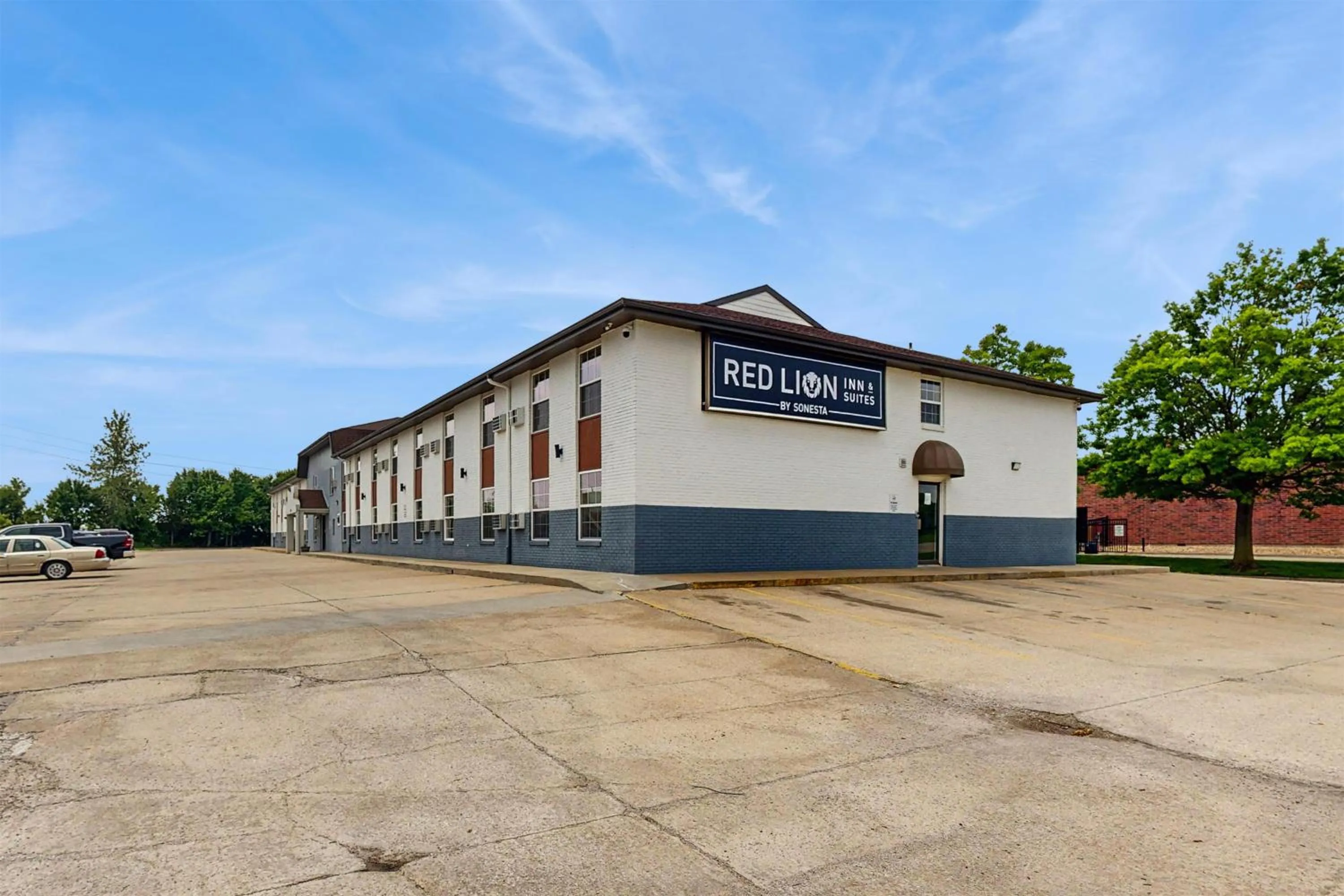 Property building in Red Lion Inn & Suites Olathe Kansas City