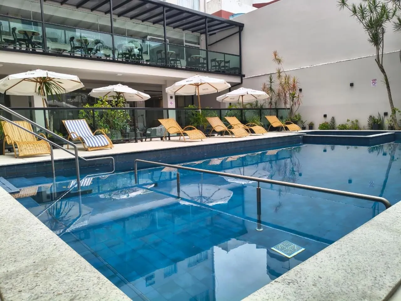 Swimming pool in Das Nações Hotel