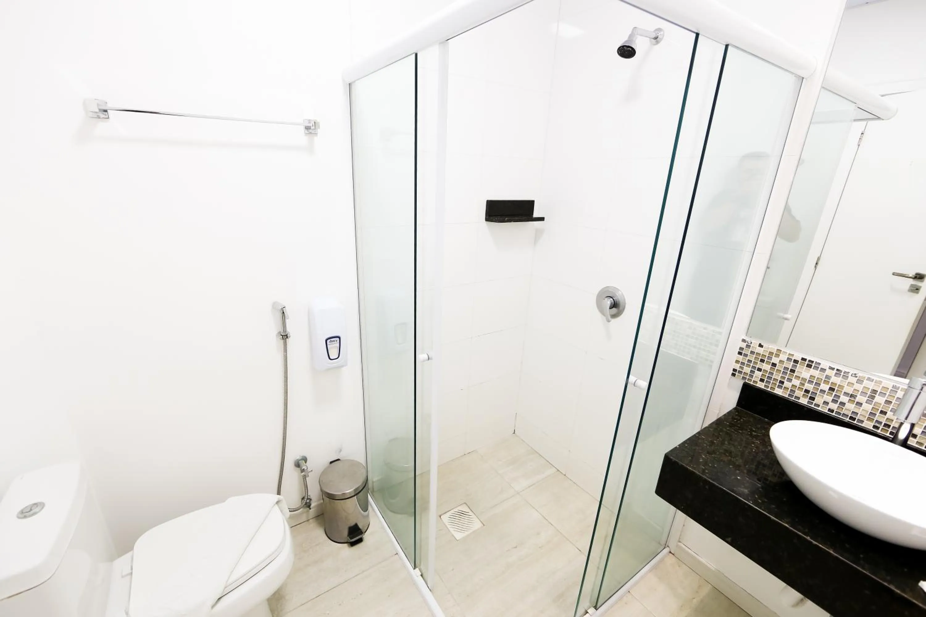 Bathroom in Das Nações Hotel