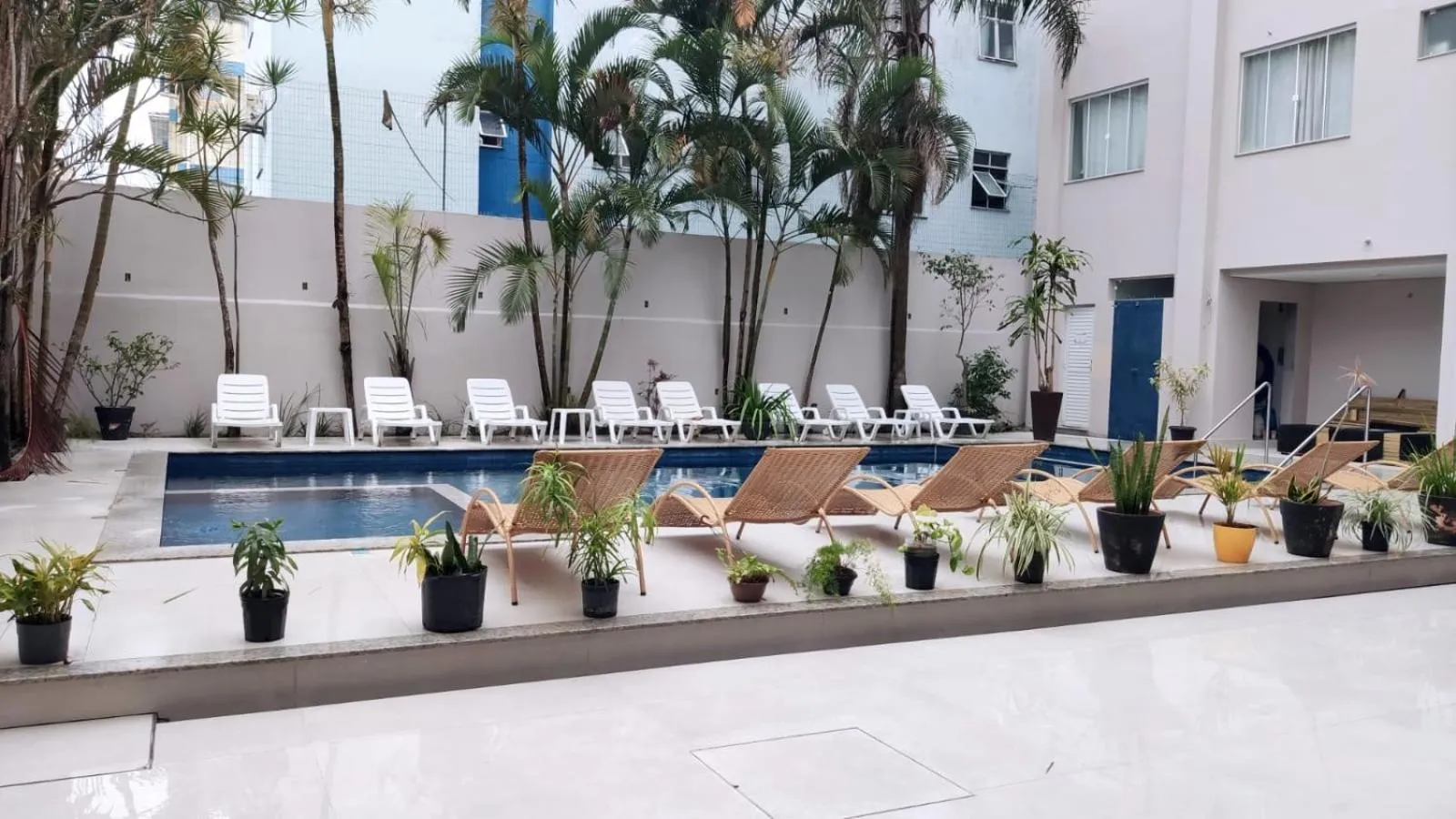 Swimming pool in Das Nações Hotel