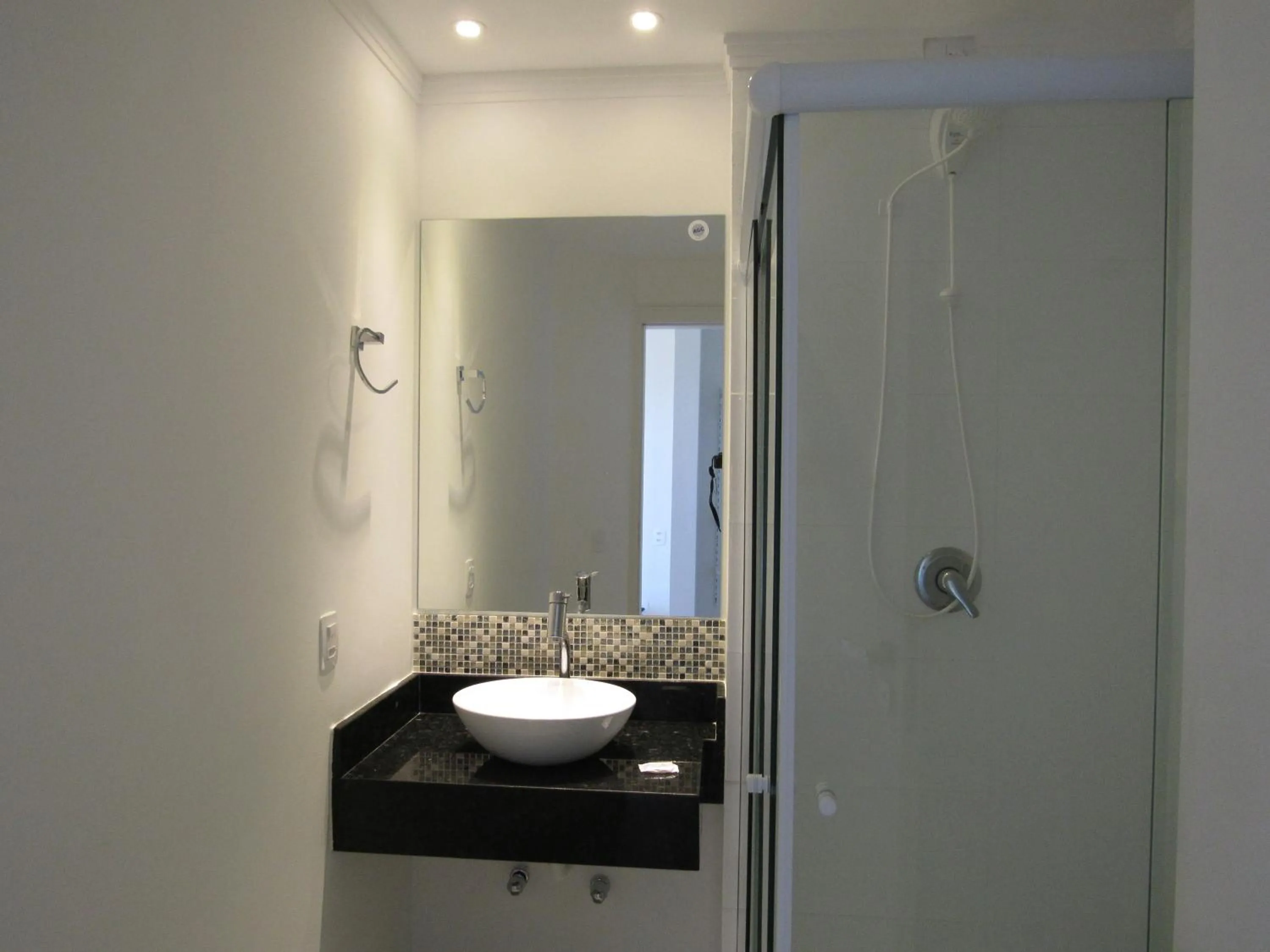 Bathroom in Das Nações Hotel