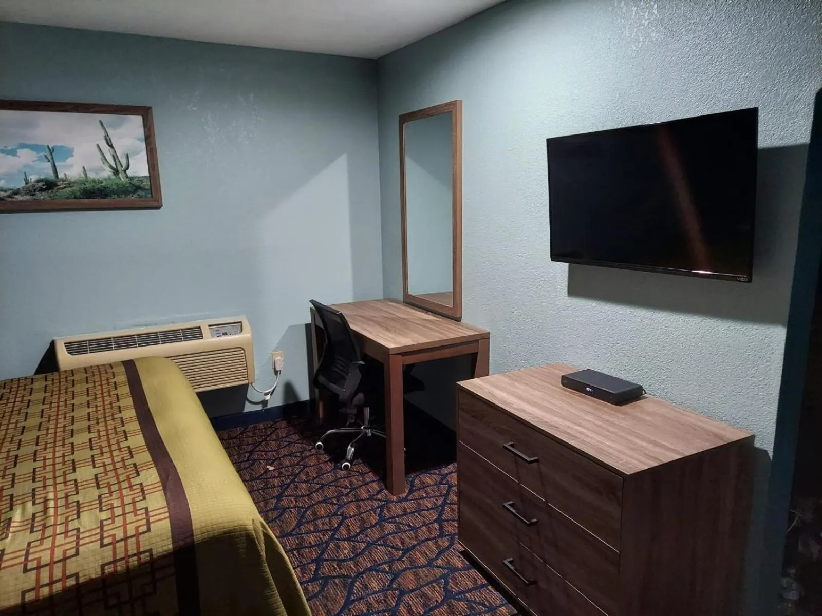 TV and multimedia, Bed in Travelodge by Wyndham Barstow