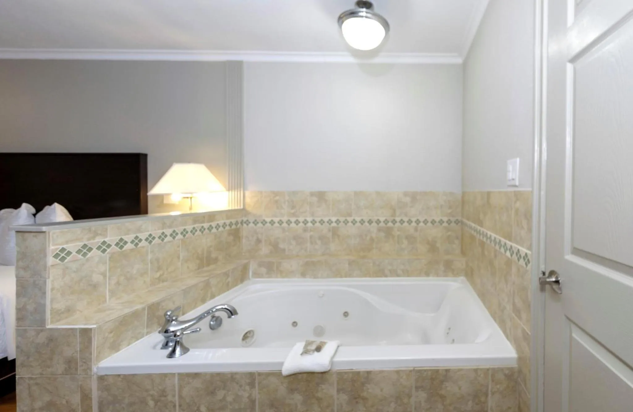 Photo of the whole room in Red Roof Inn Arlington - Entertainment District