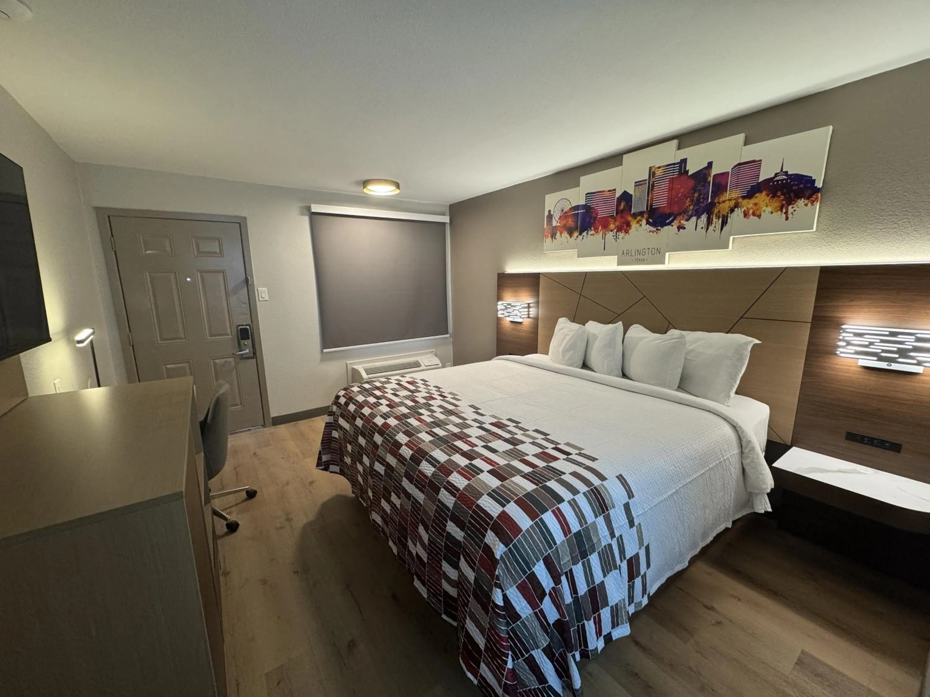 Guests, Bed in Red Roof Inn Arlington - Entertainment District