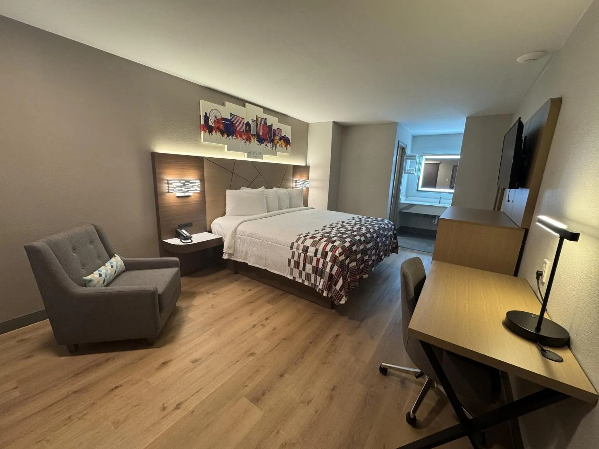 Photo of the whole room, Bed in Red Roof Inn Arlington - Entertainment District