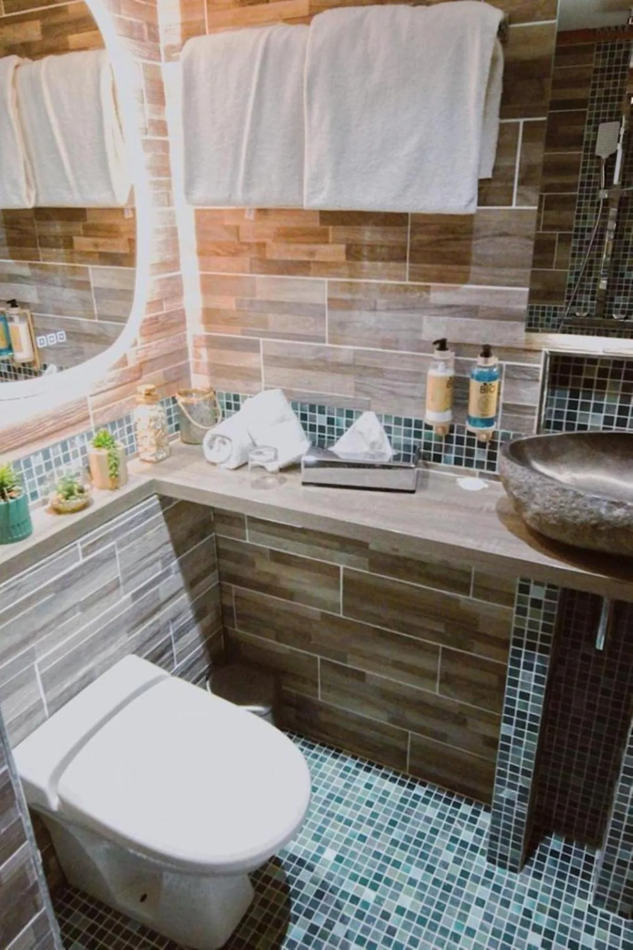 Bathroom in VIP Paris Yacht Hôtel & Spa