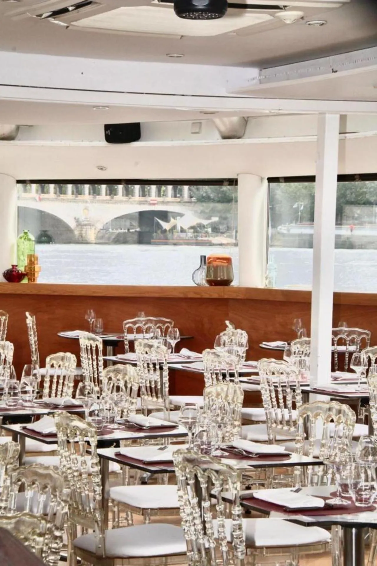 Restaurant/places to eat in VIP Paris Yacht Hôtel & Spa