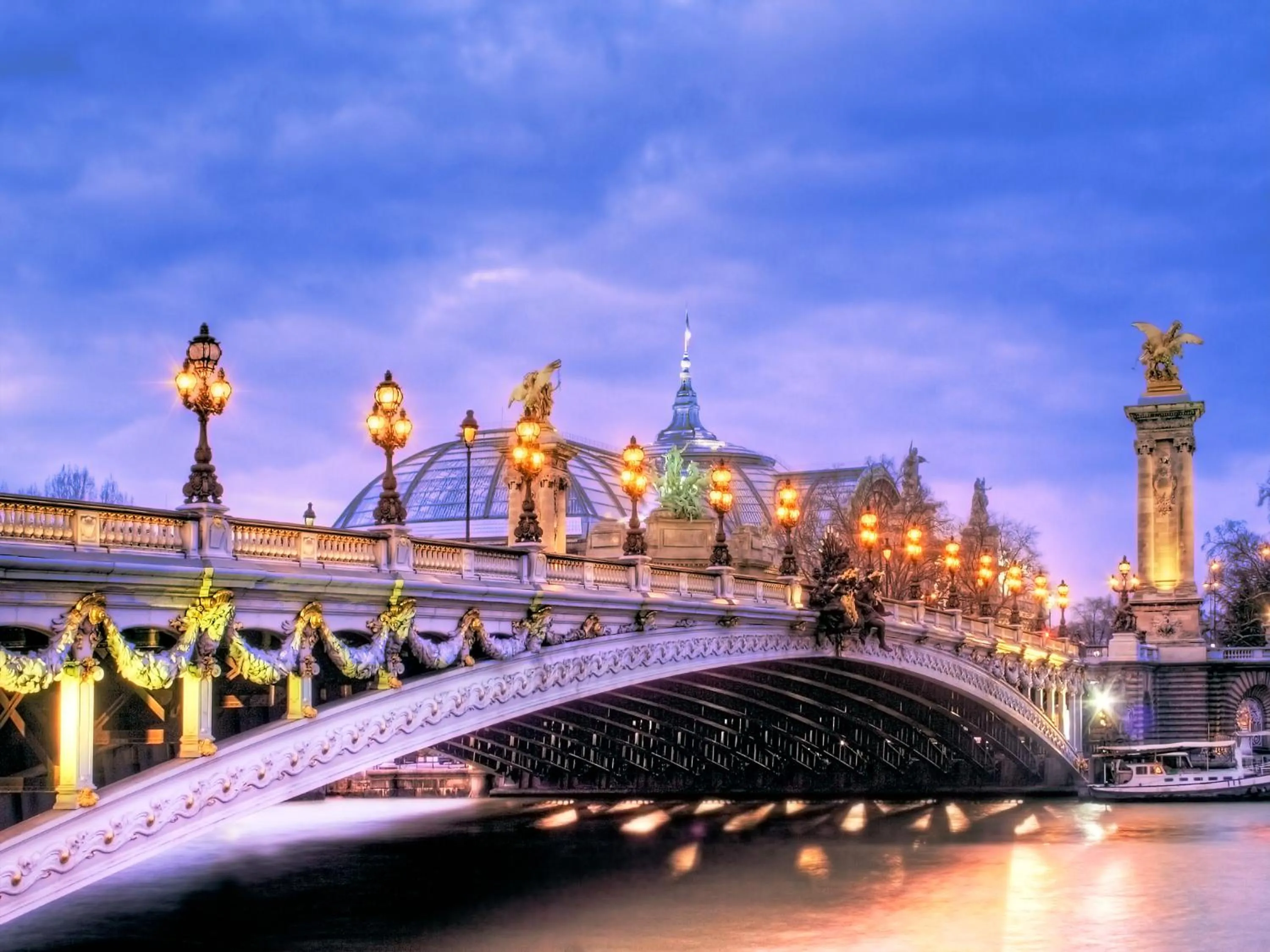 Nearby landmark in VIP Paris Yacht Hôtel & Spa