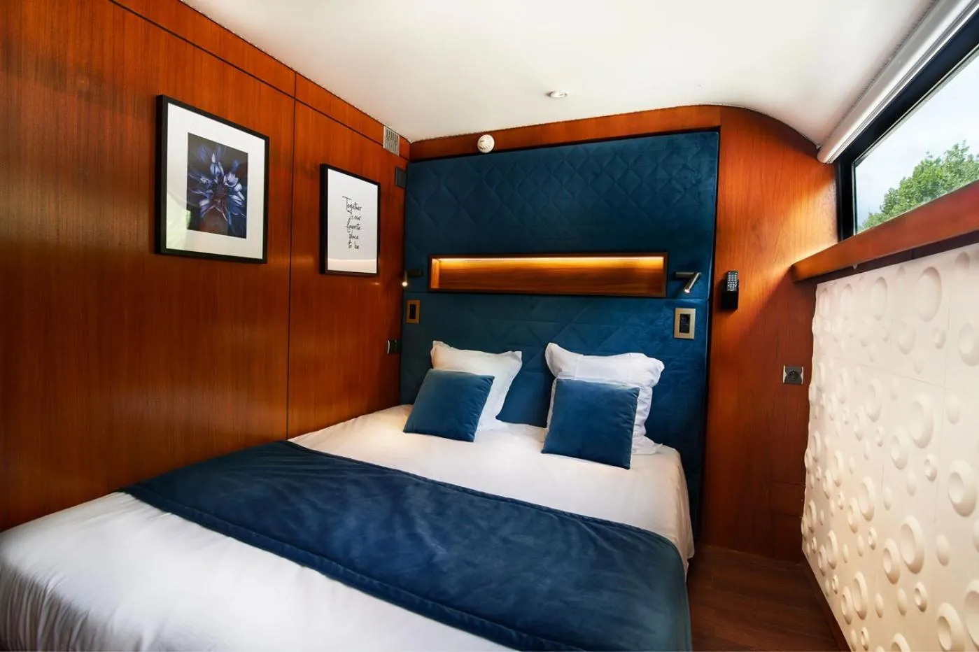 Bedroom, Bed in VIP Paris Yacht Hôtel & Spa