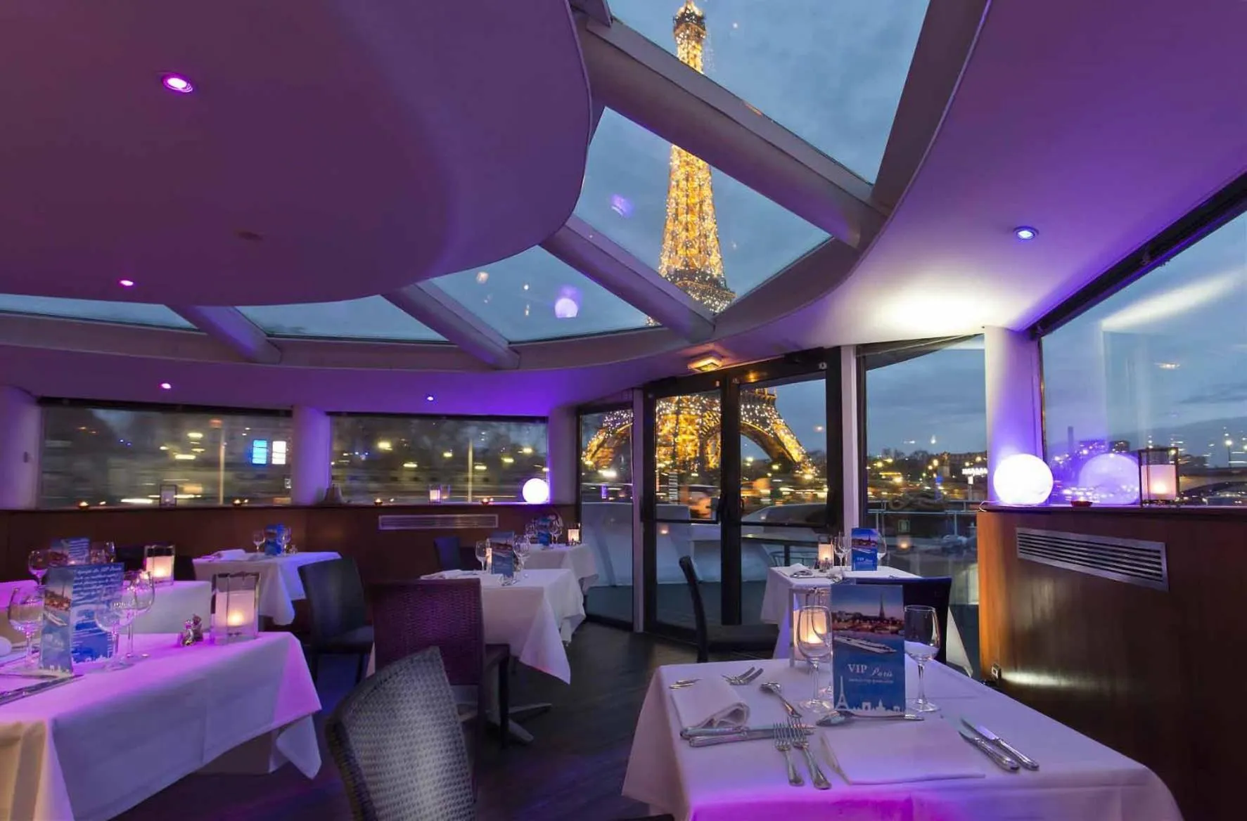 Restaurant/places to eat in VIP Paris Yacht Hôtel & Spa