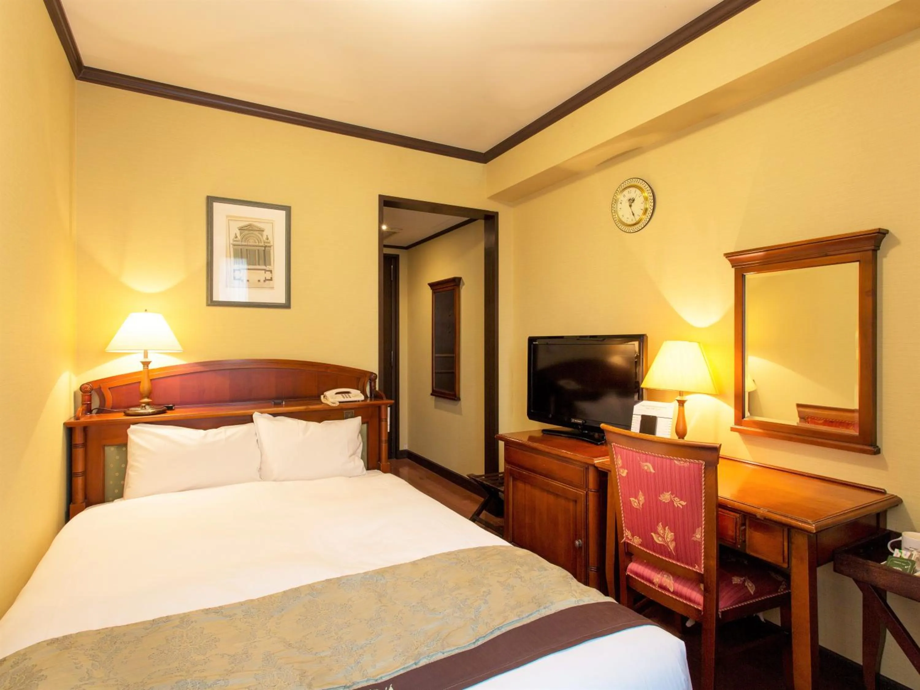 Photo of the whole room, Bed in Hotel Monterey Osaka