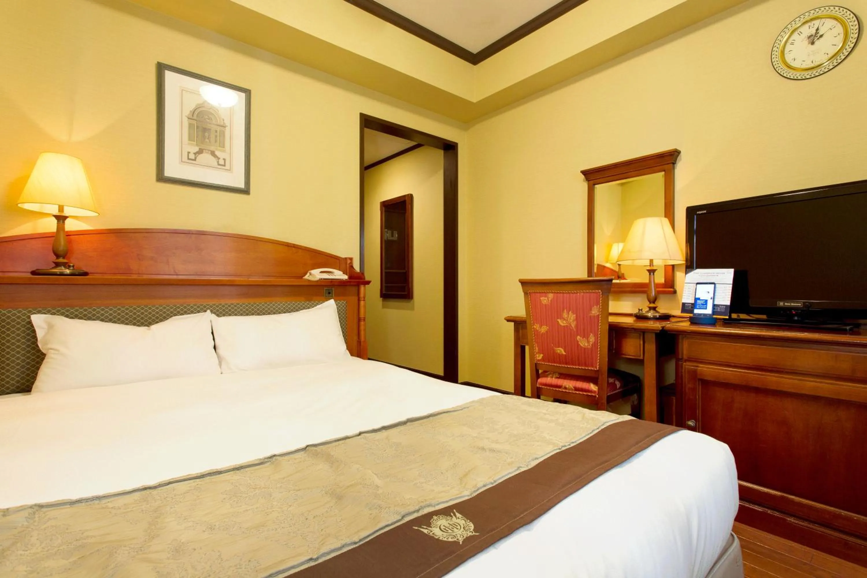 Photo of the whole room, Bed in Hotel Monterey Osaka